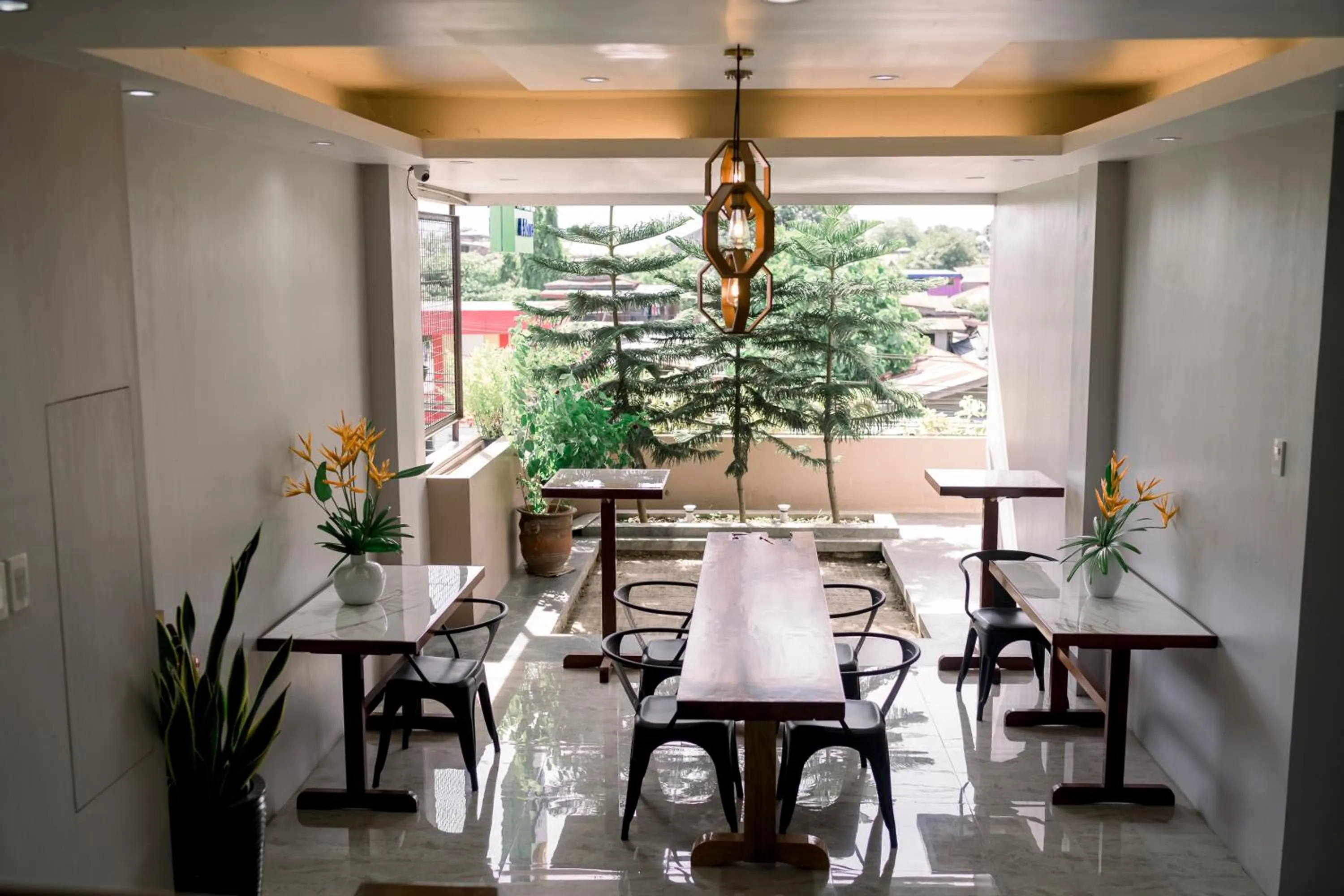 Lounge or bar in Madonna Hometel and Suites New Pandan