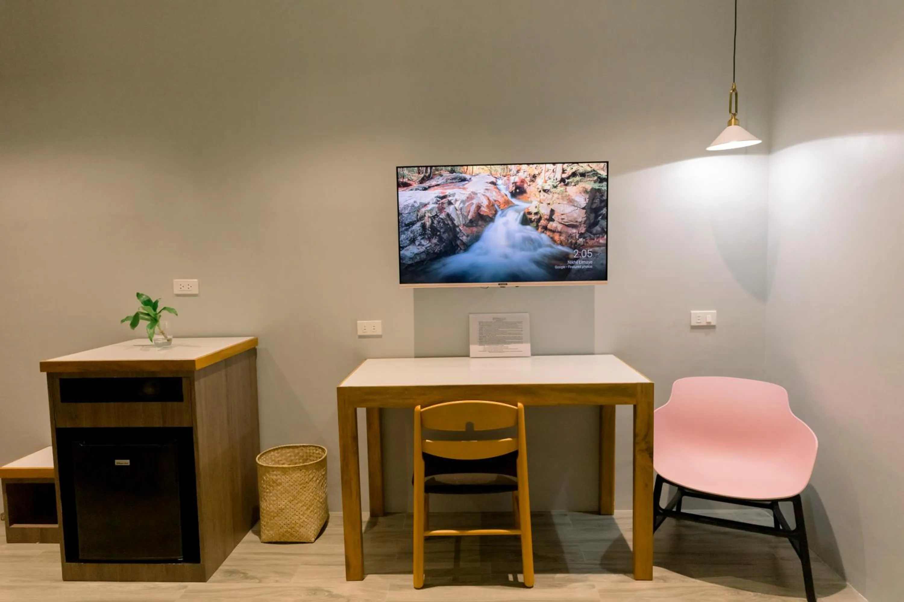 TV and multimedia in Madonna Hometel and Suites New Pandan