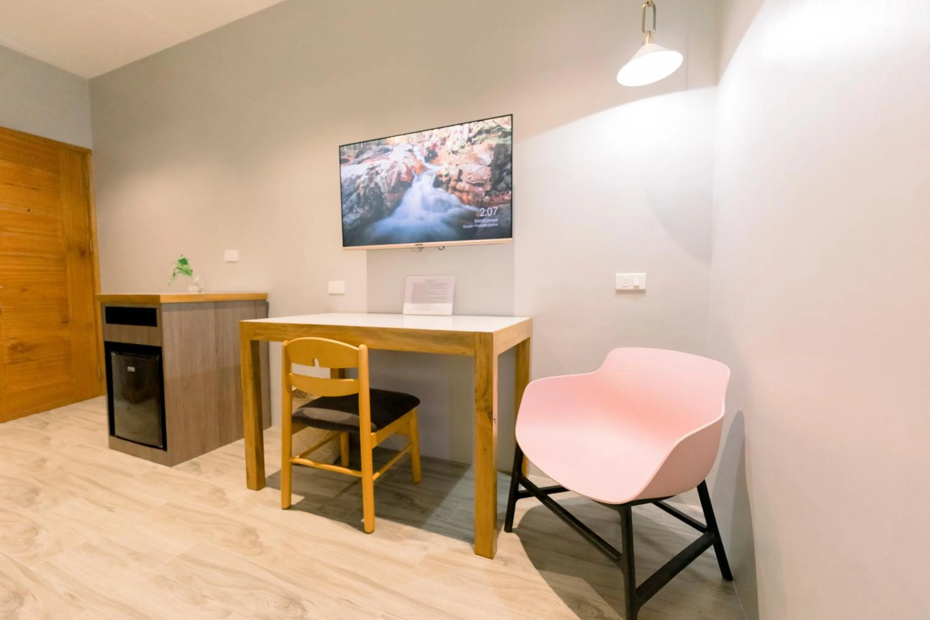 TV and multimedia in Madonna Hometel and Suites New Pandan