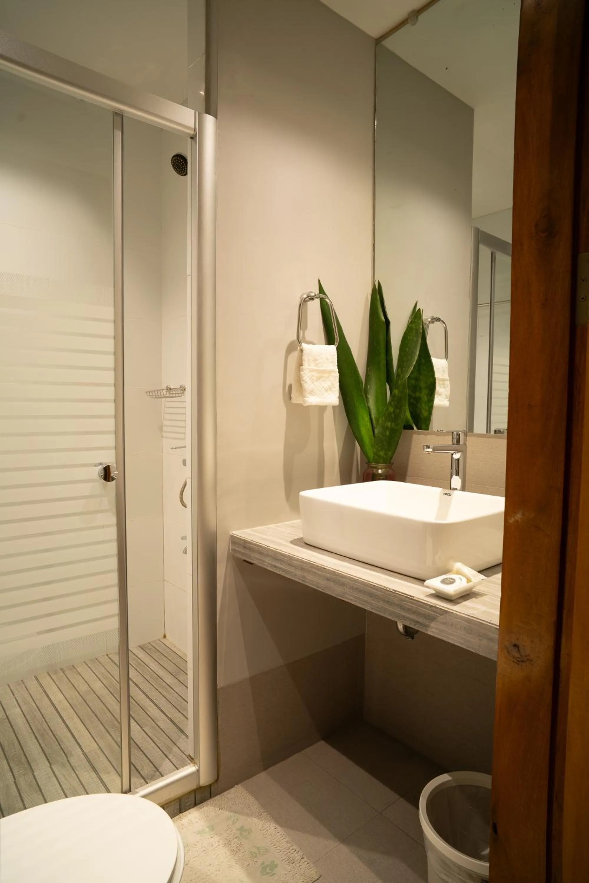 Bathroom in Madonna Hometel and Suites New Pandan