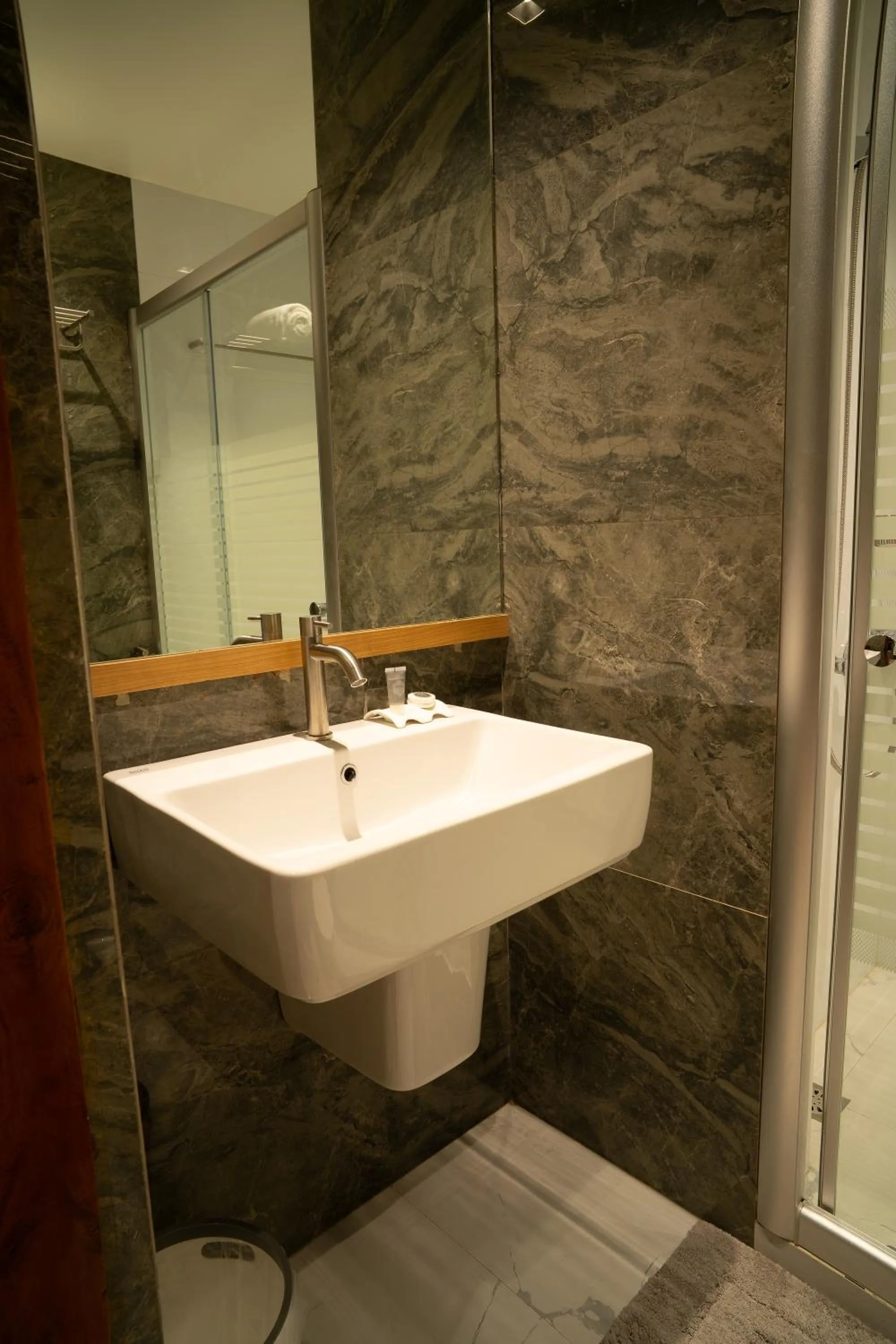 Bathroom in Madonna Hometel and Suites New Pandan