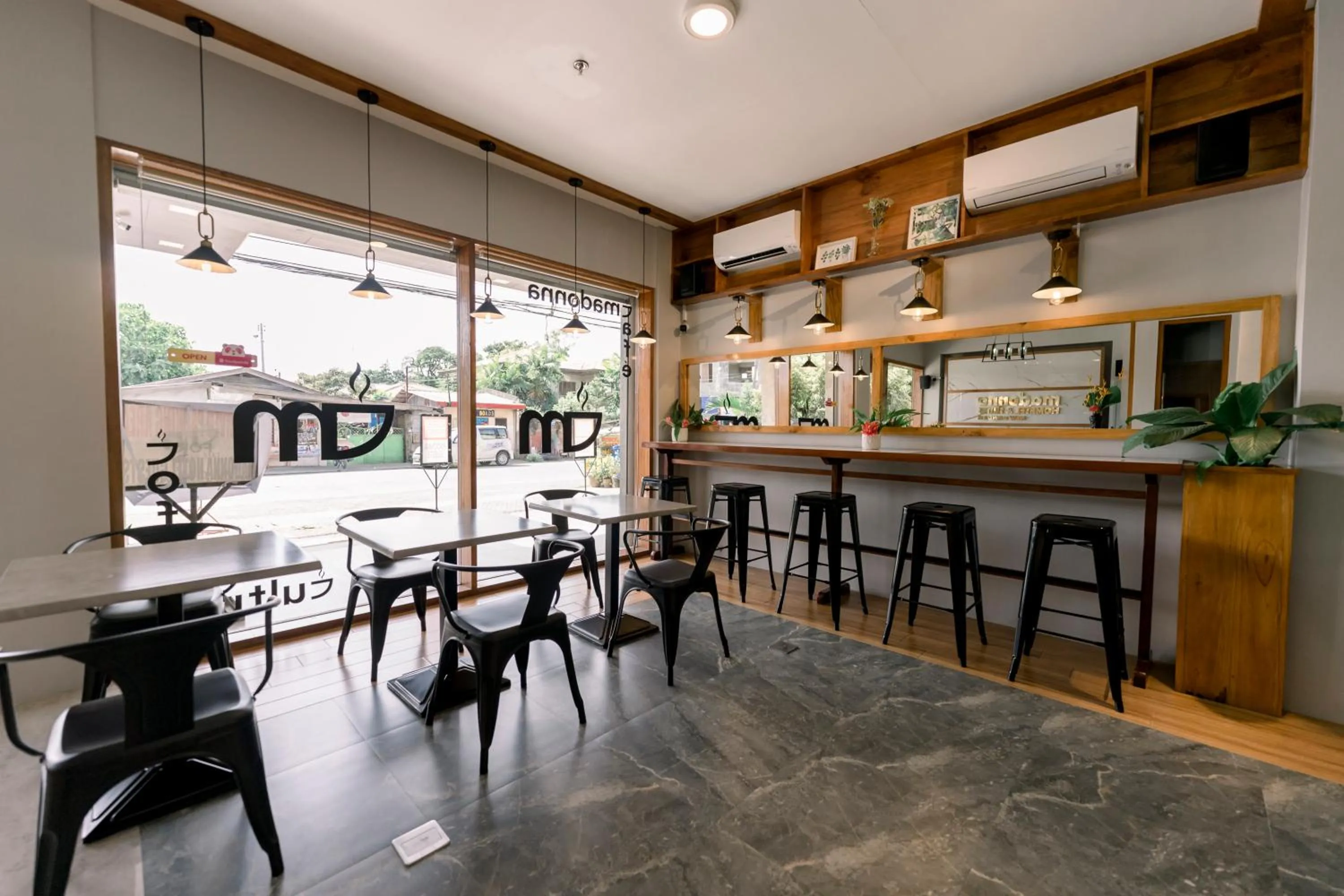 Restaurant/places to eat in Madonna Hometel and Suites New Pandan