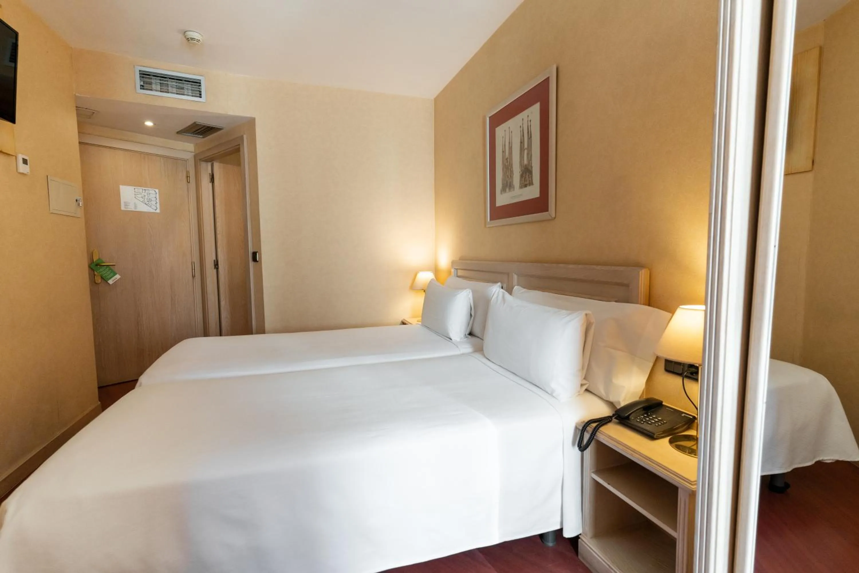 Bed in Sunotel Junior