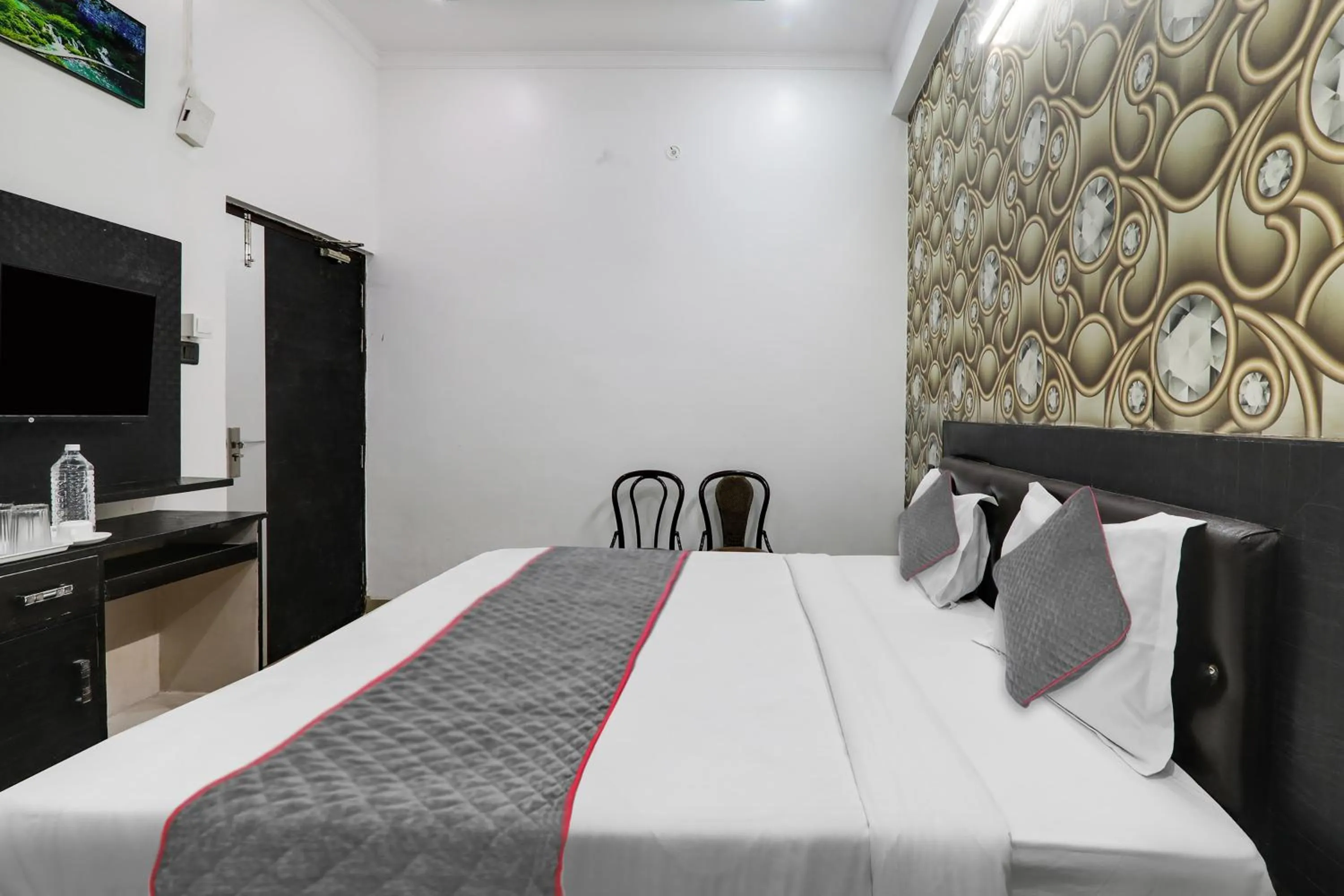 Bedroom, Bed in Super Townhouse Hotel Vaishnavi Inn