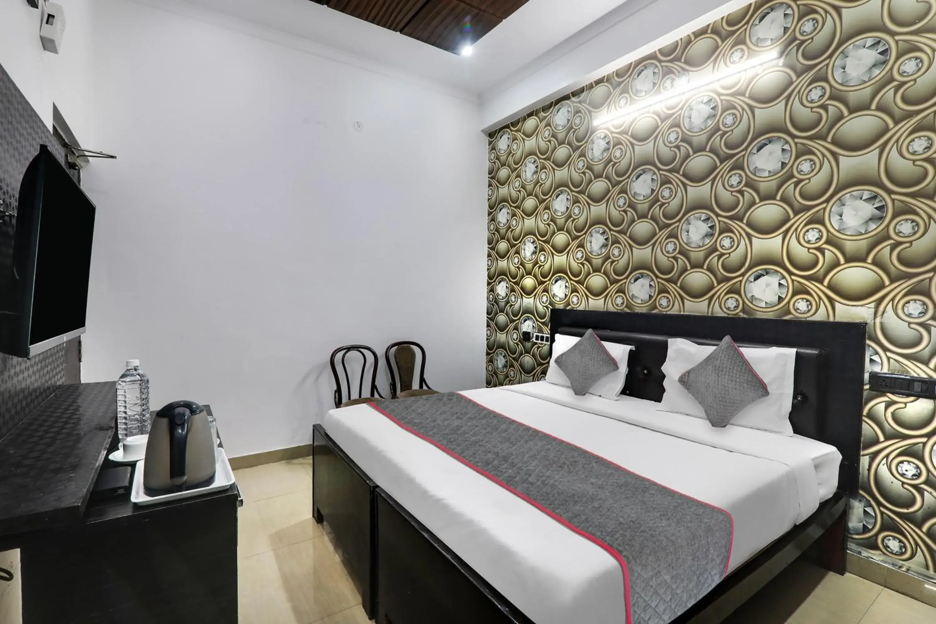 Standard Double Room - single occupancy in Super Townhouse Hotel Vaishnavi Inn Standard Double Room - single occupancy in Super Townhouse Hotel Vaishnavi Inn