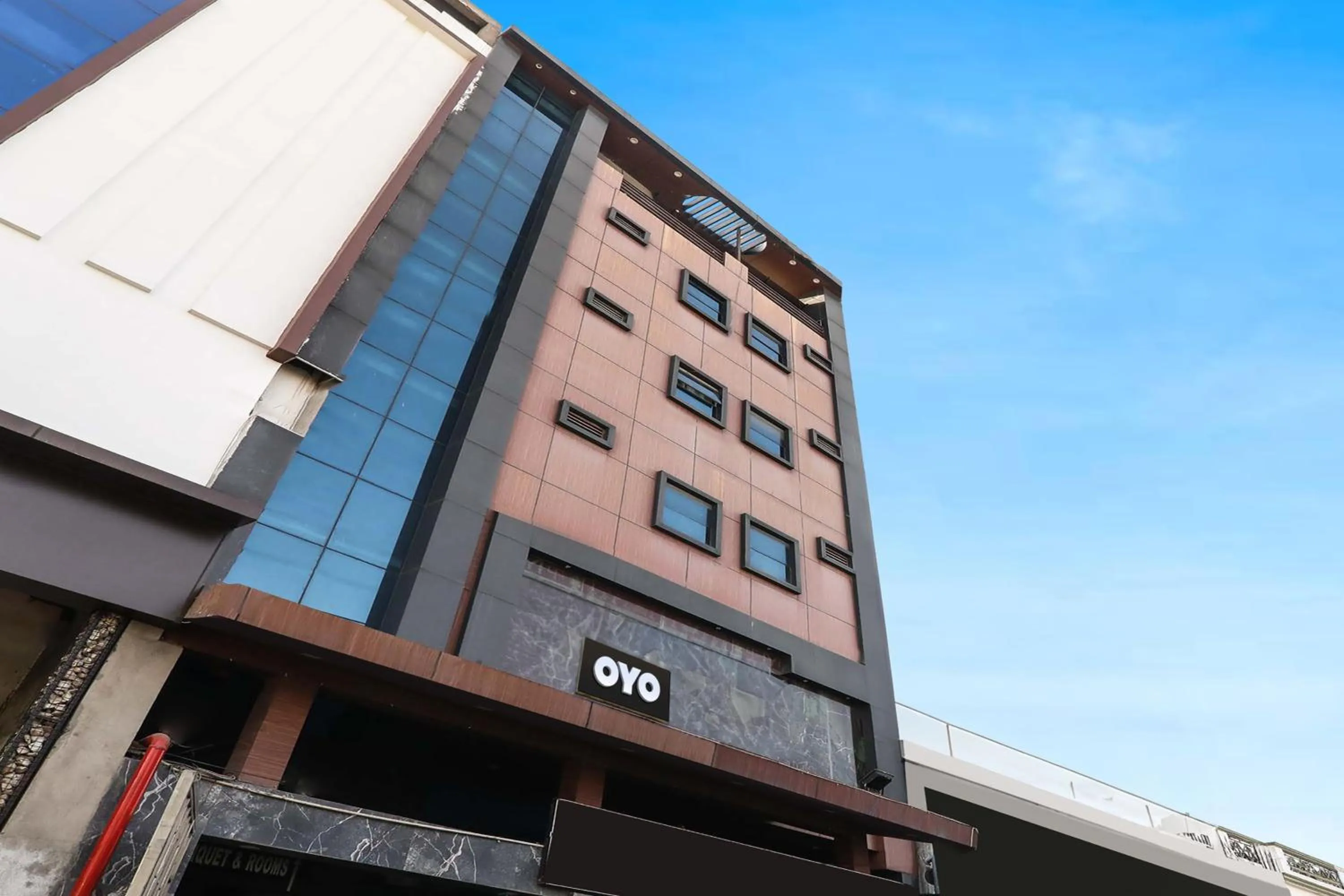 Facade/entrance in Super Townhouse Hotel Vaishnavi Inn