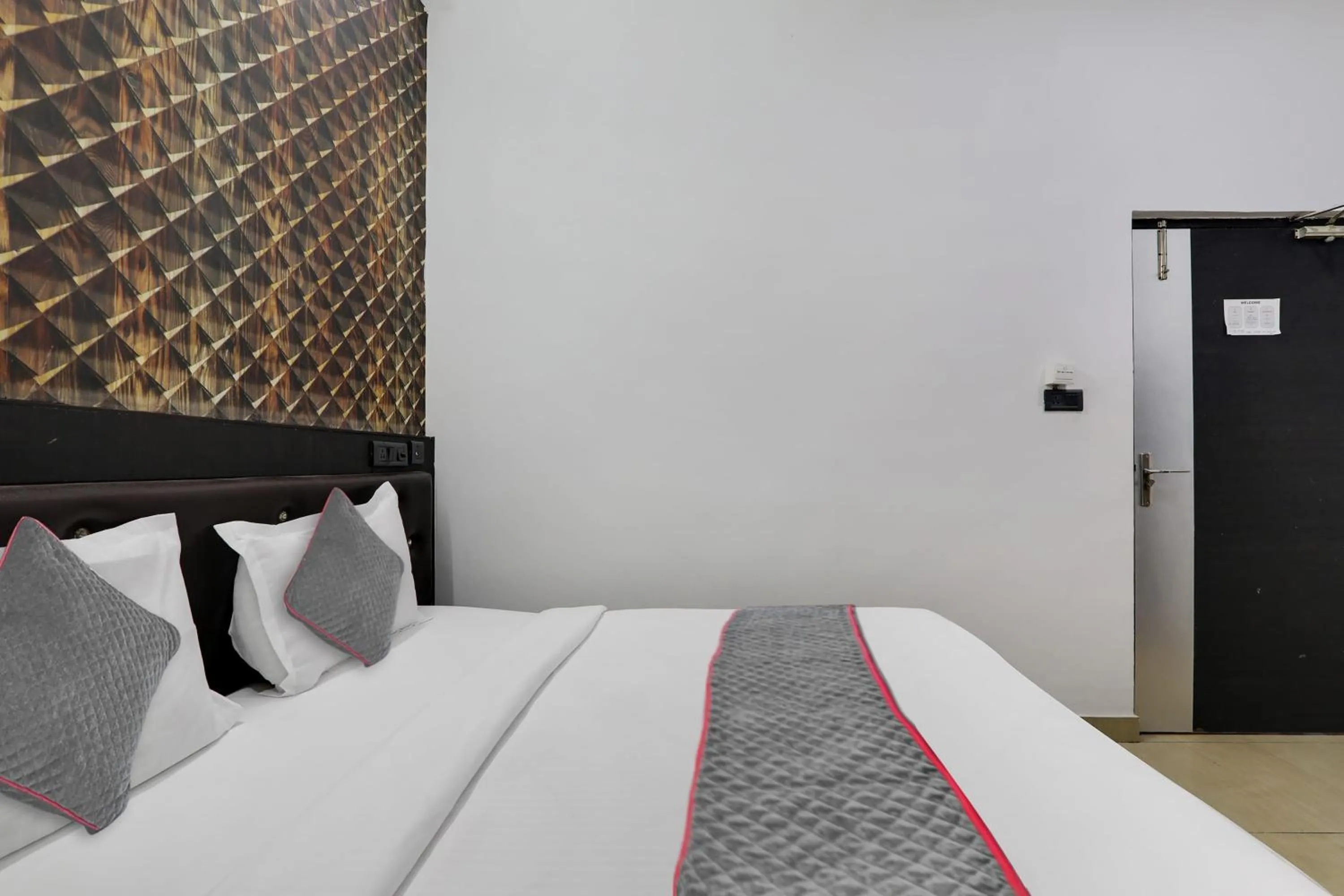 Bedroom, Bed in Super Townhouse Hotel Vaishnavi Inn