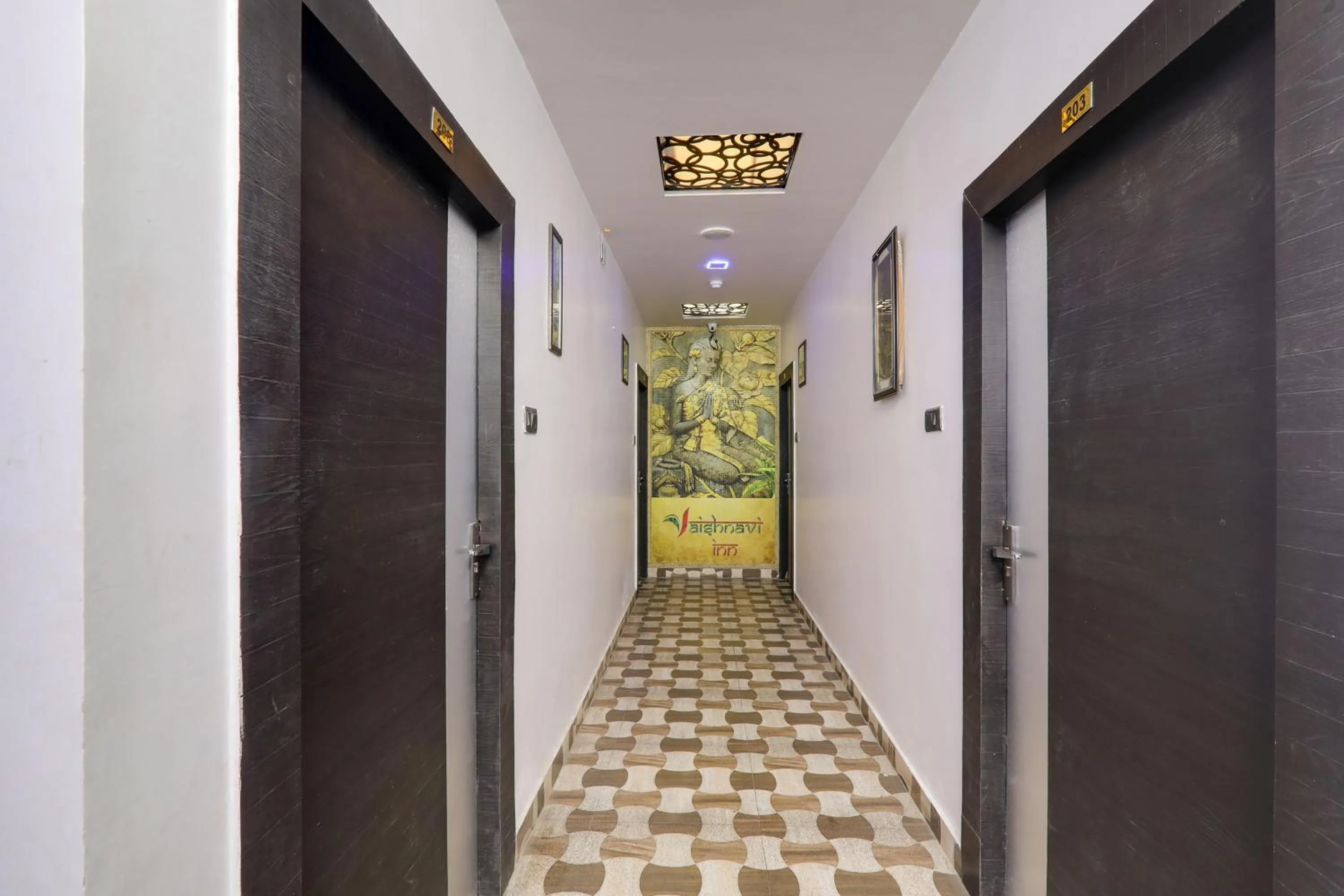 Lobby or reception in Super Townhouse Hotel Vaishnavi Inn