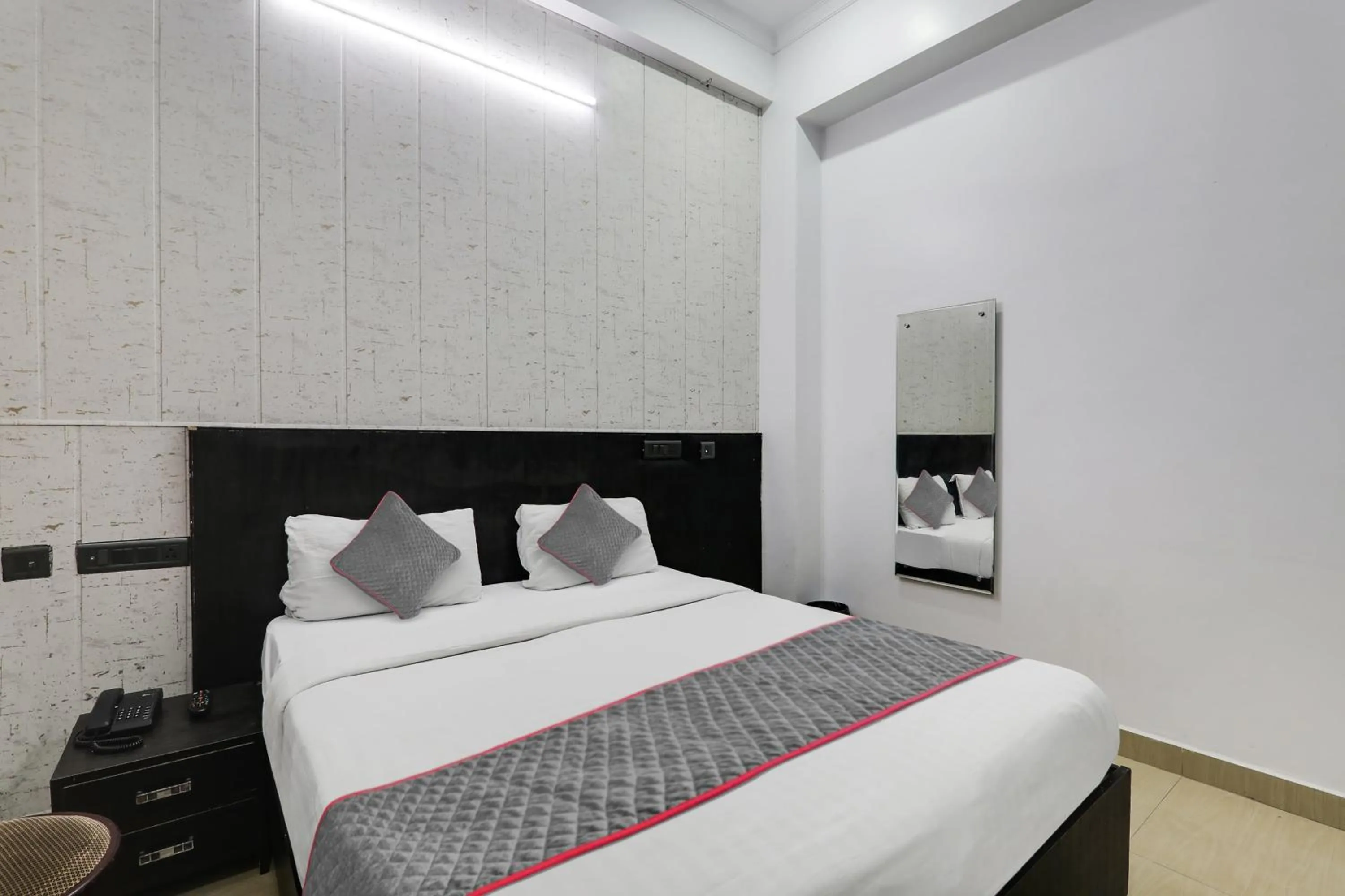 Bedroom, Bed in Super Townhouse Hotel Vaishnavi Inn