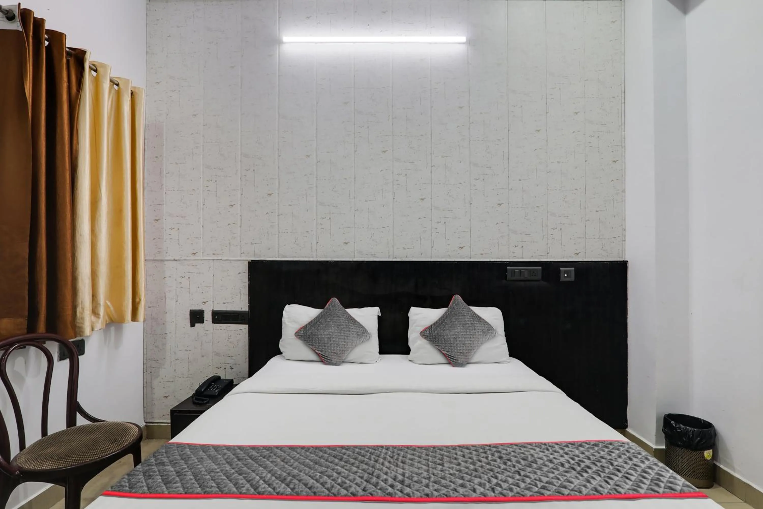Bedroom, Bed in Super Townhouse Hotel Vaishnavi Inn