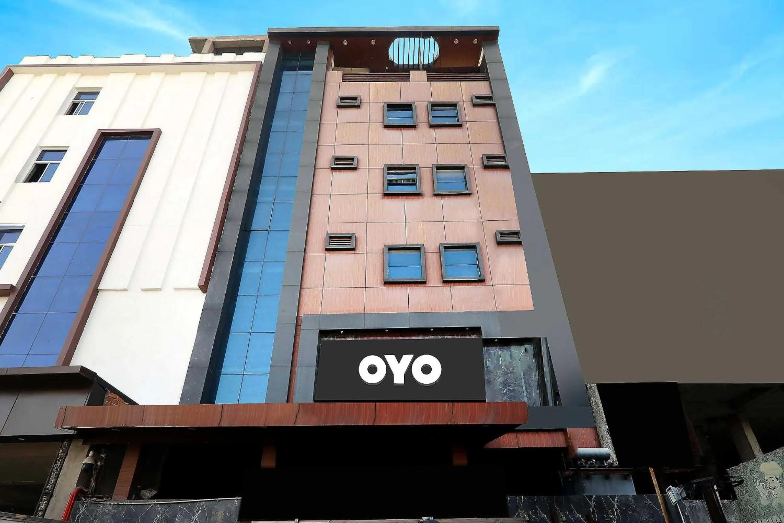 Facade/entrance in Super Townhouse Hotel Vaishnavi Inn