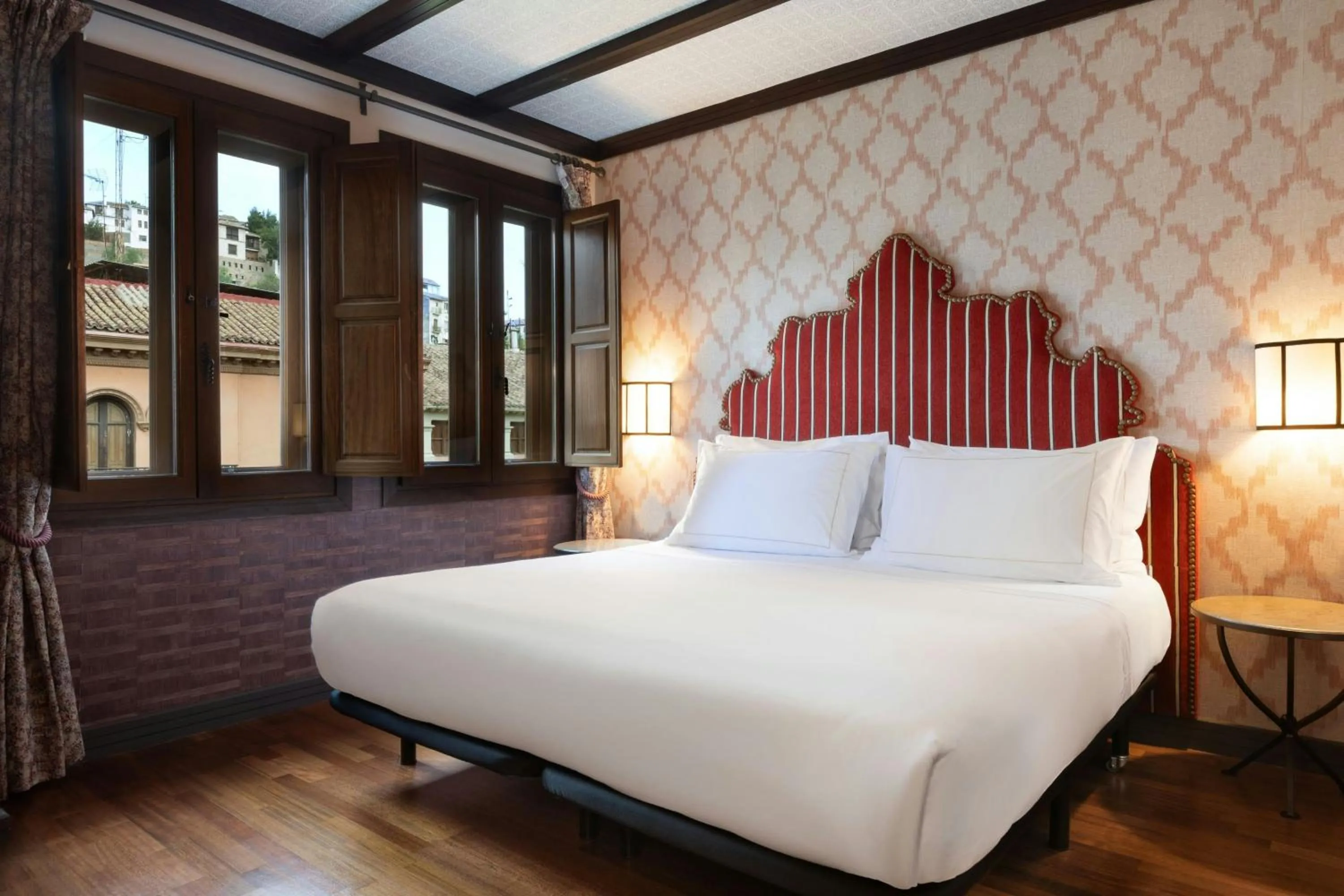 Photo of the whole room, Bed in Hotel Palacio de Santa Paula, Autograph Collection