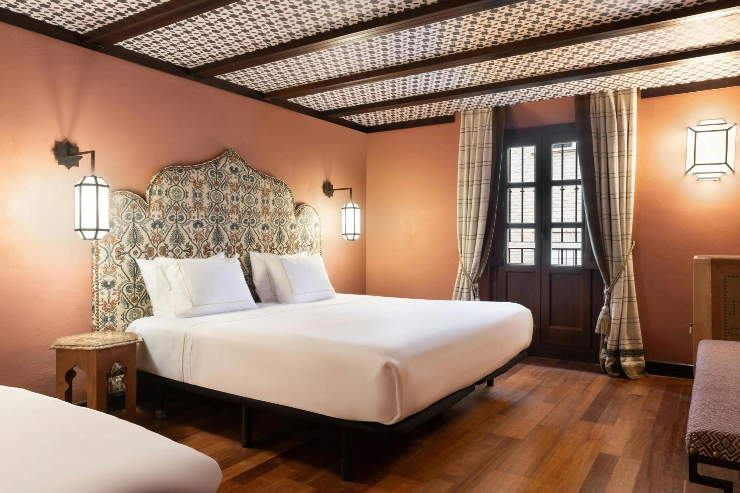Photo of the whole room, Bed in Hotel Palacio de Santa Paula, Autograph Collection