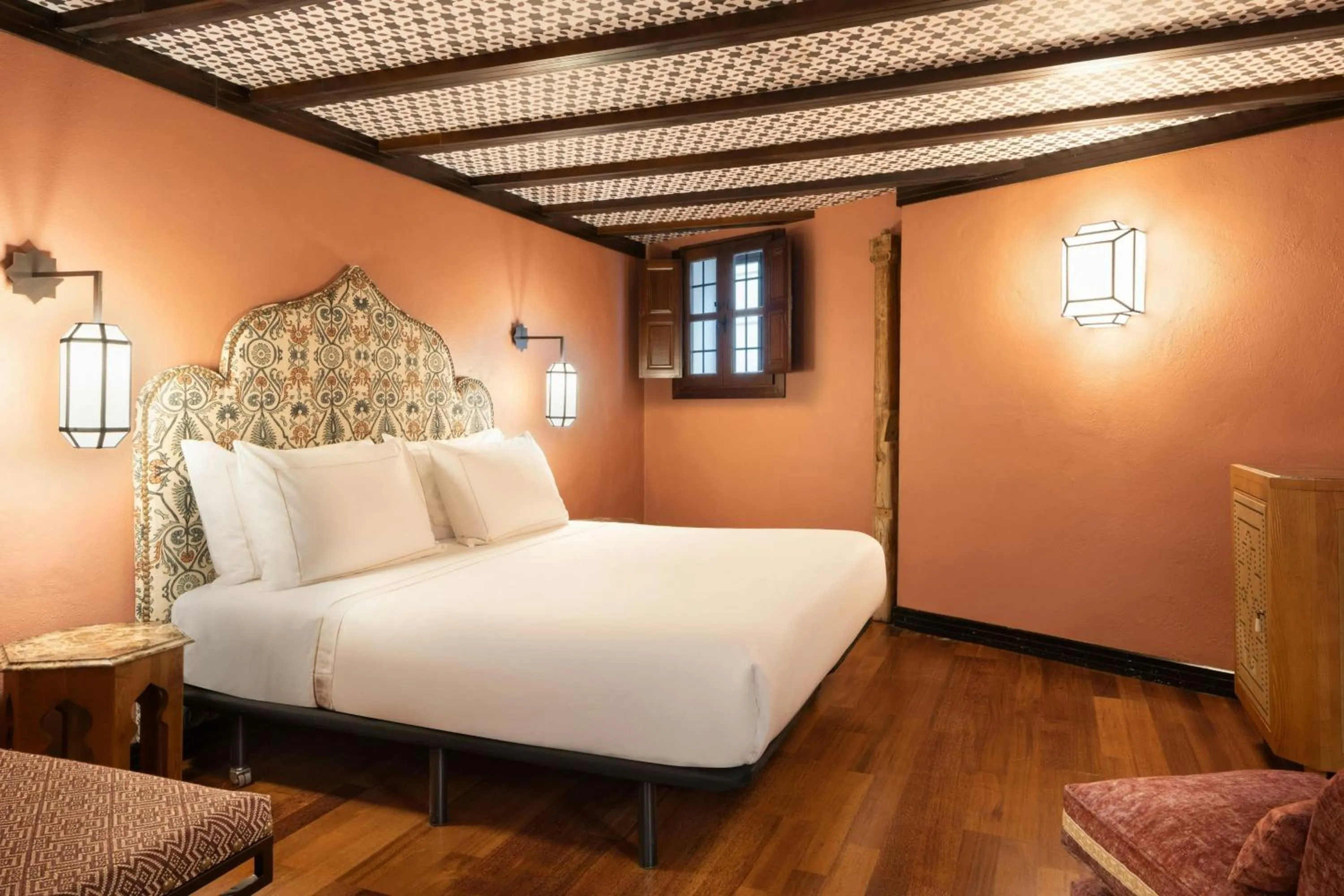 Photo of the whole room, Bed in Hotel Palacio de Santa Paula, Autograph Collection