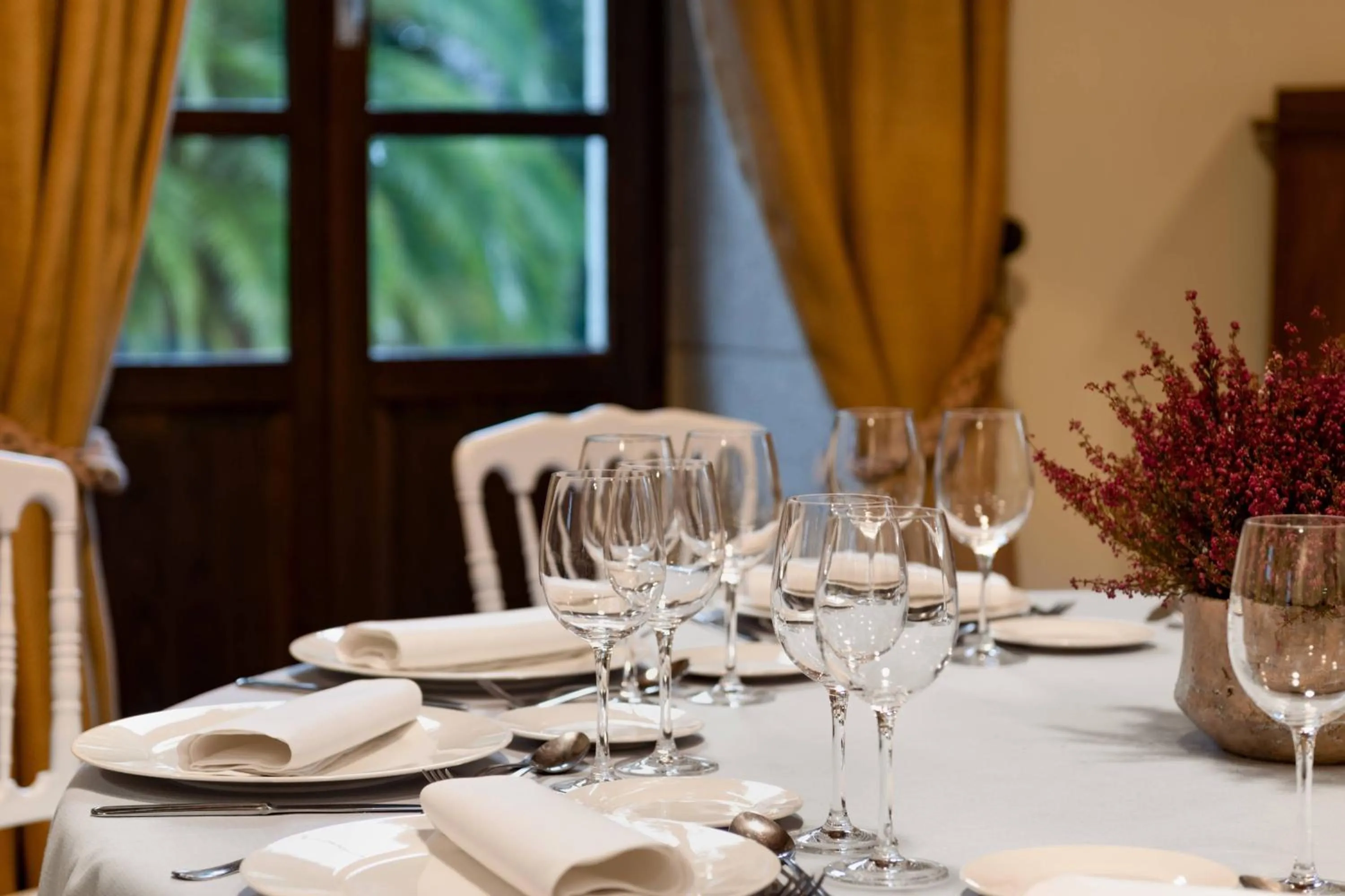 Restaurant/places to eat in Hotel Palacio del Carmen, Autograph Collection