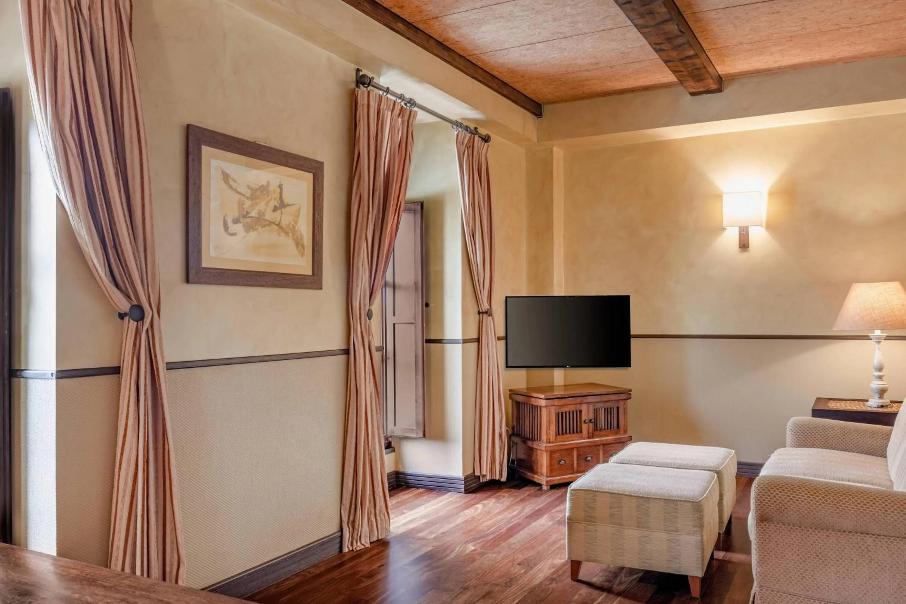 Living room, Bed in Hotel Palacio del Carmen, Autograph Collection