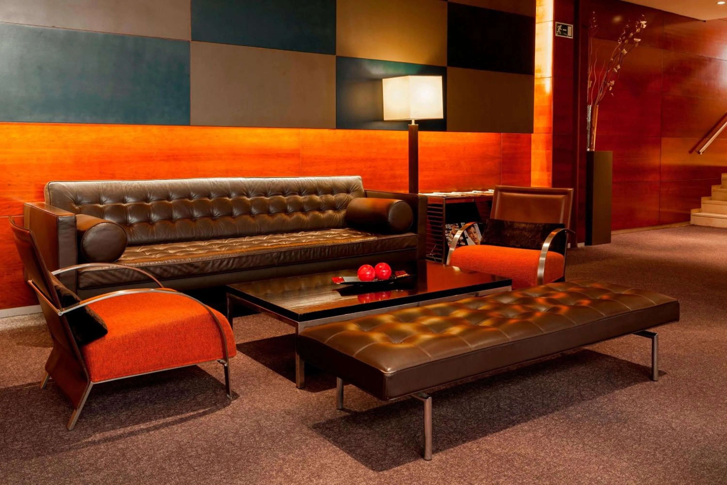 Lounge or bar in AC Hotel León San Antonio by Marriott