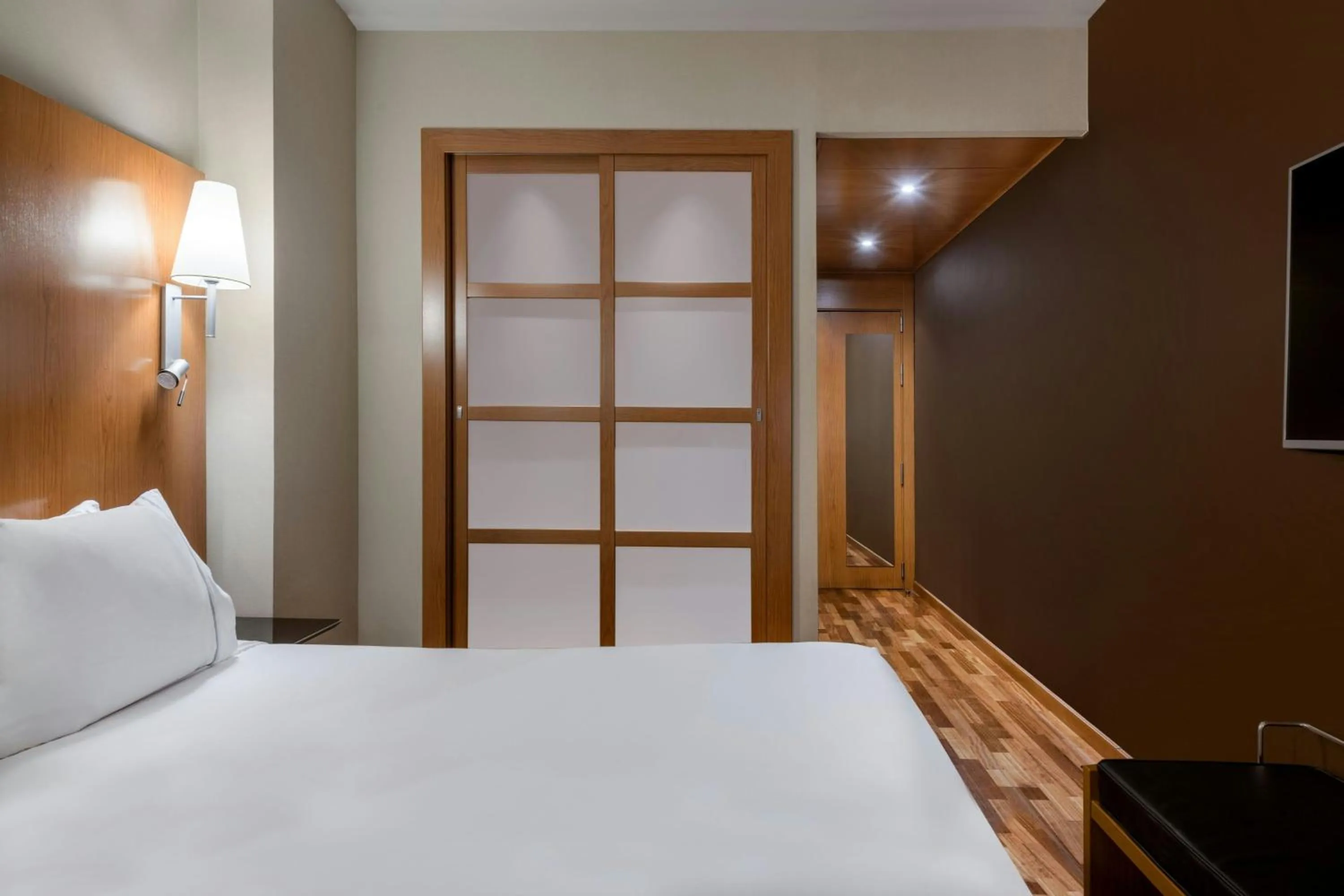 Photo of the whole room, Bed in AC Hotel León San Antonio by Marriott