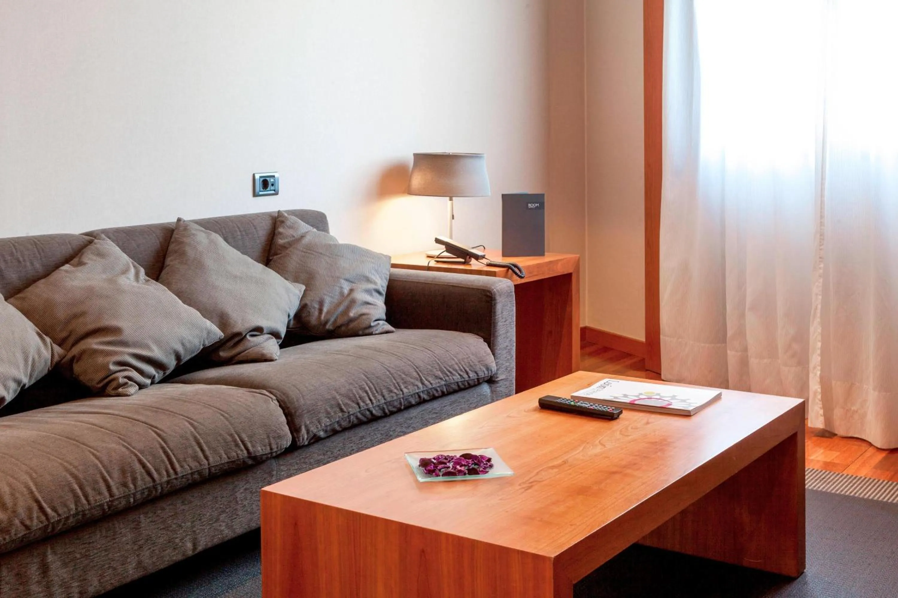 Living room in AC Hotel León San Antonio by Marriott