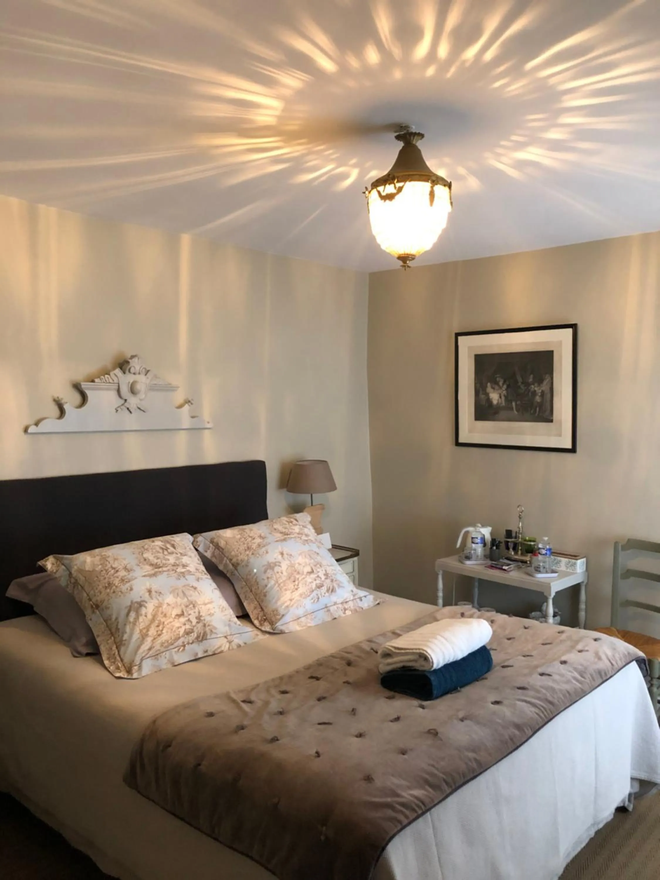 Bed in Au 16 Place Saint Louis