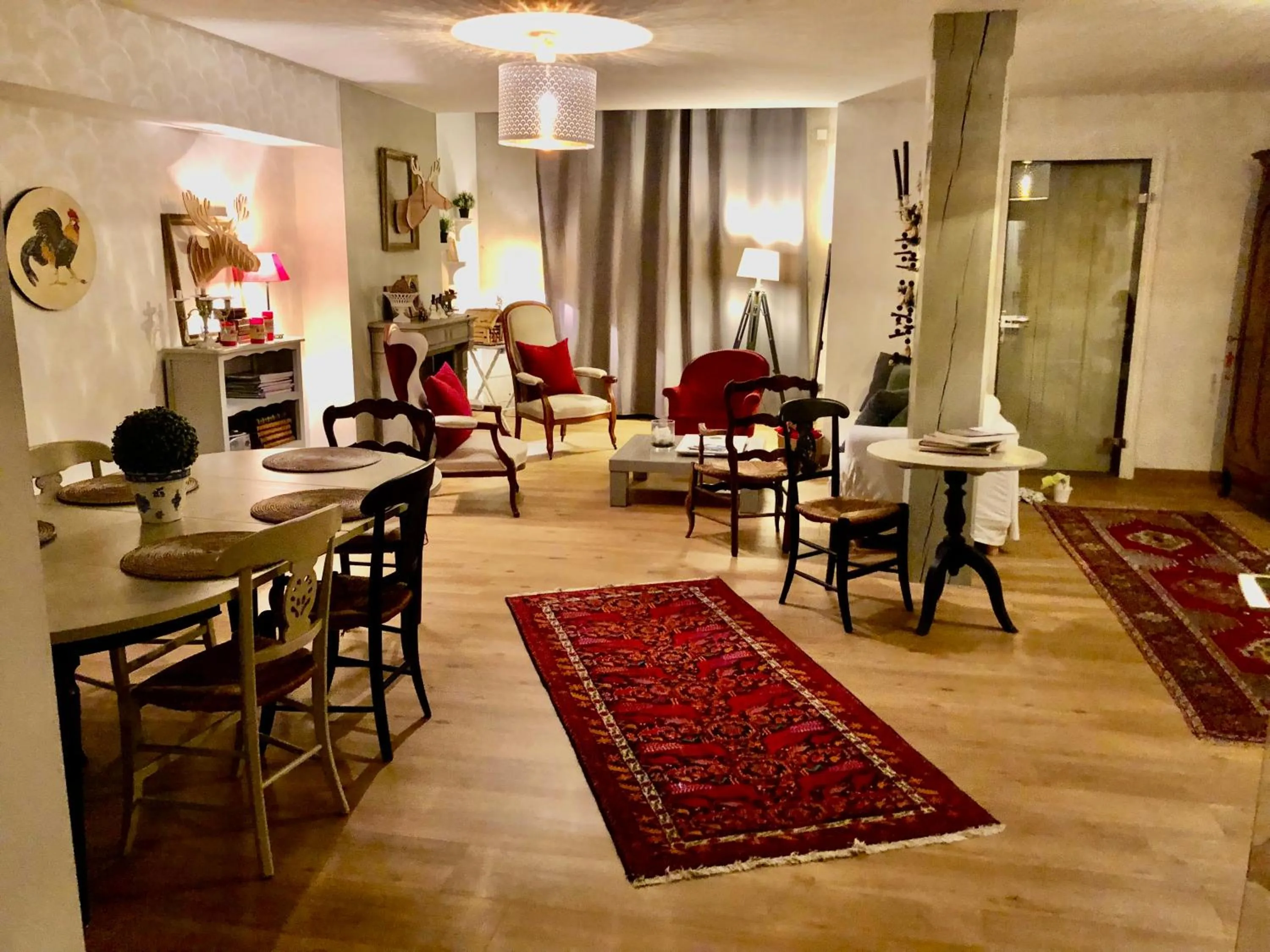 Au 16 Place Saint Louis