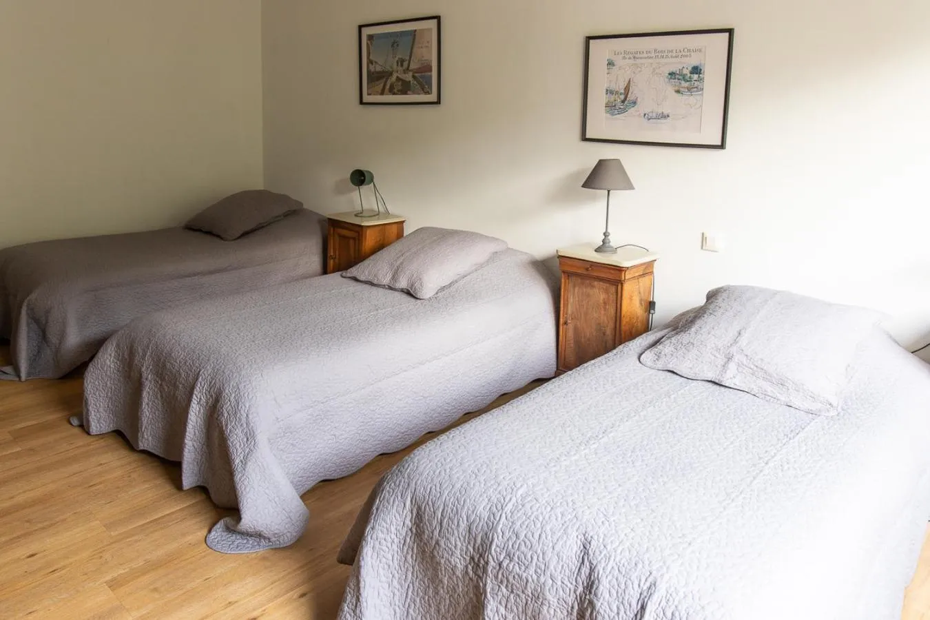 Bed in Au 16 Place Saint Louis