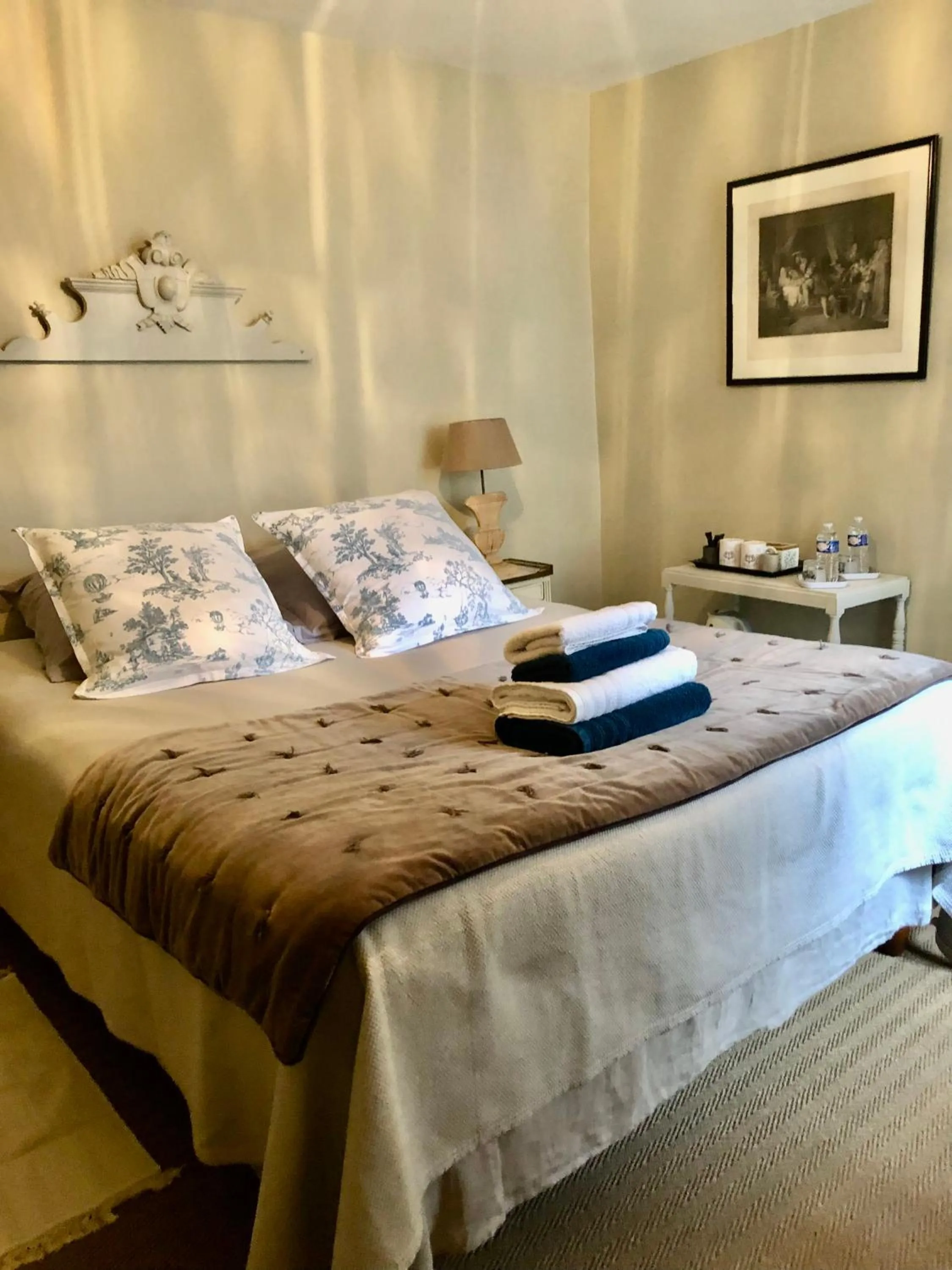 Bed in Au 16 Place Saint Louis