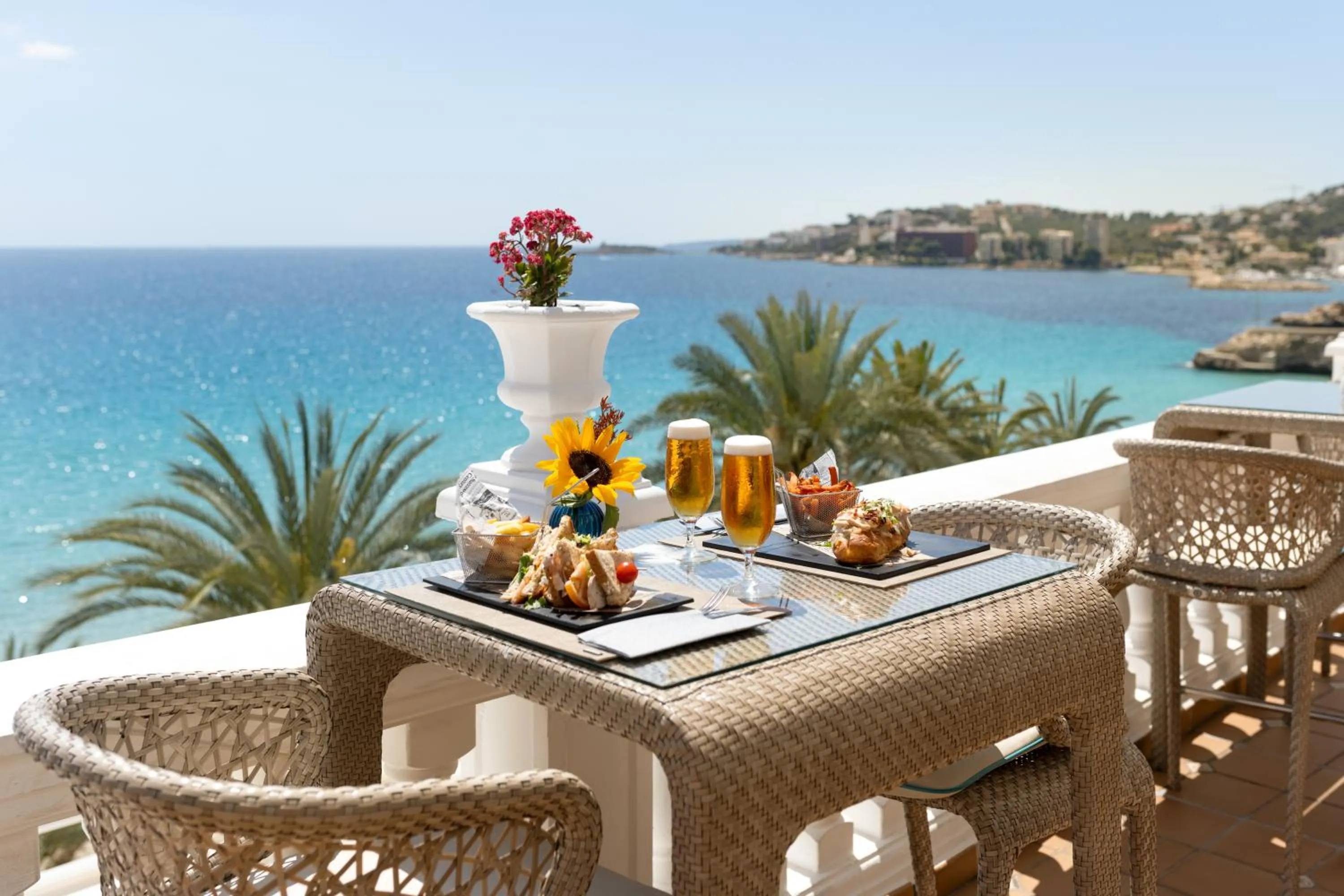 Restaurant/places to eat in Nixe Palace