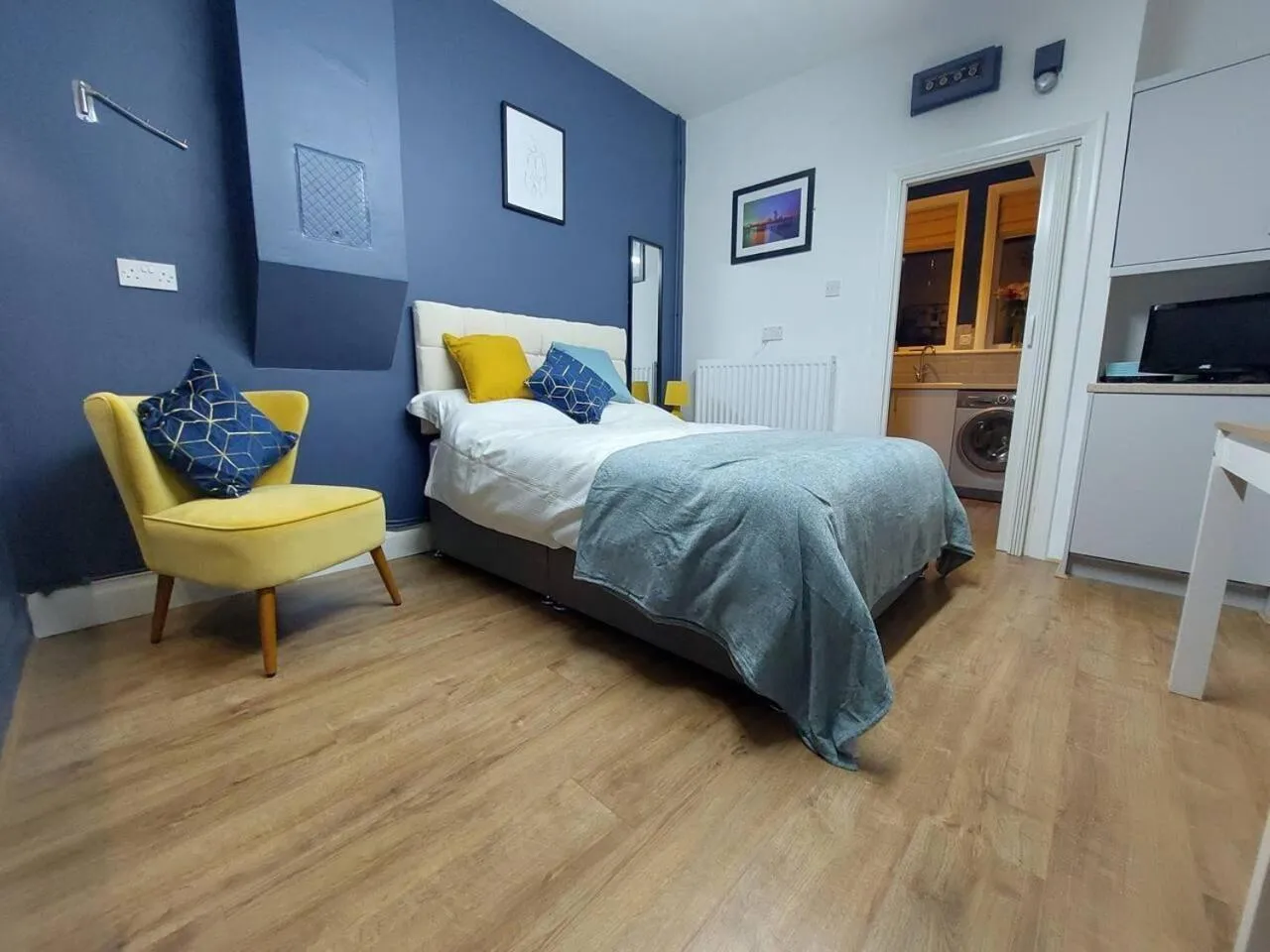 1 Bed - Sleeps 2 - Free Parking - Wi-Fi