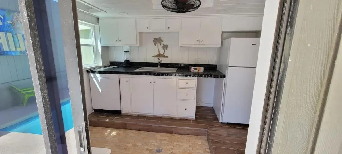 Kitchen or kitchenette in Bahama Mama House