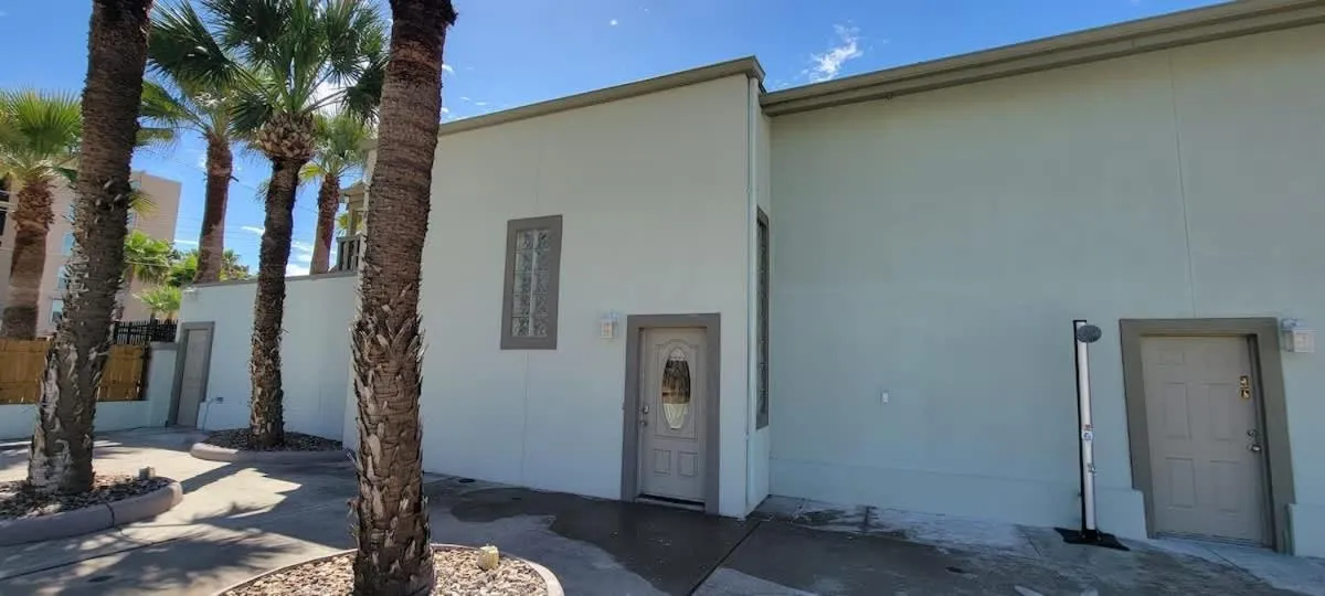 Property building in Bahama Mama House