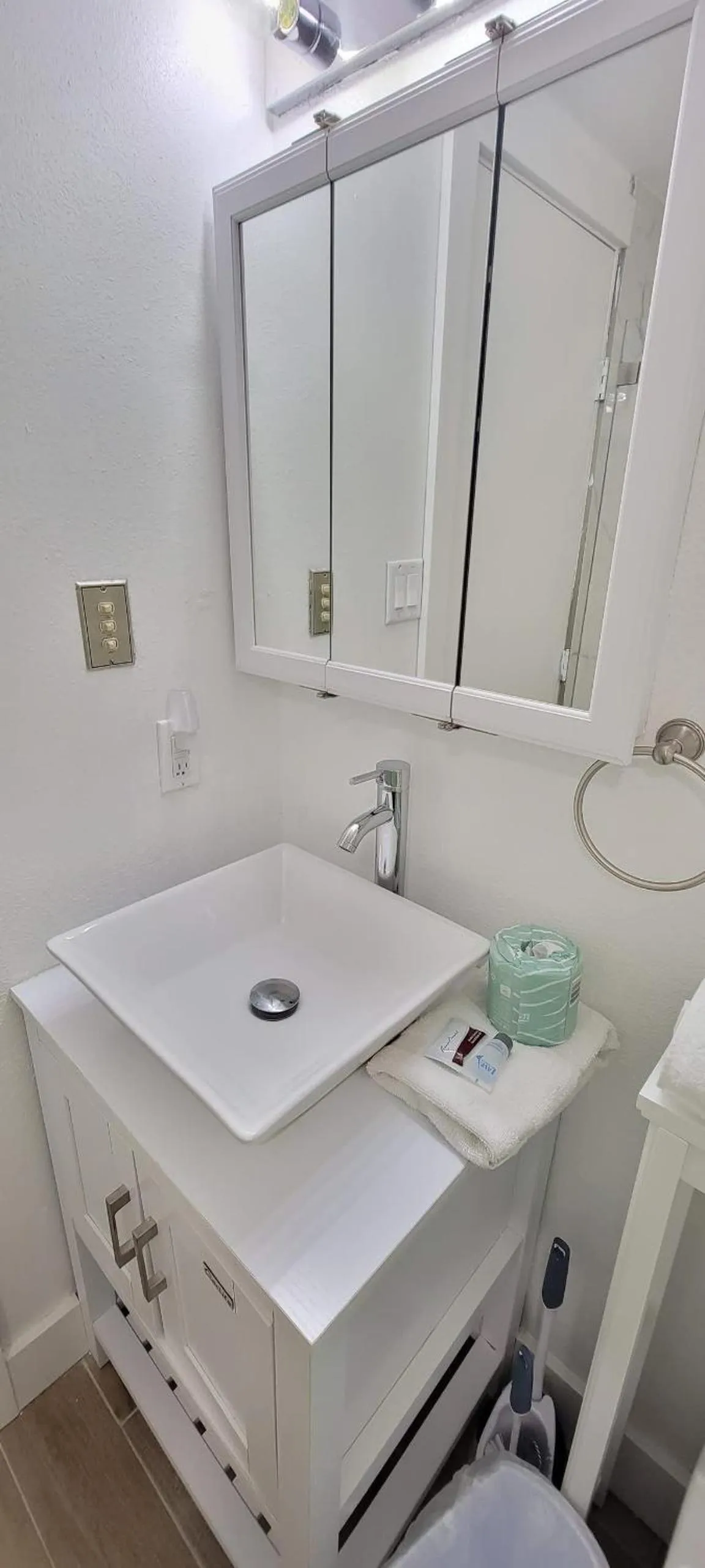 Photo of the whole room in Bahama Mama House