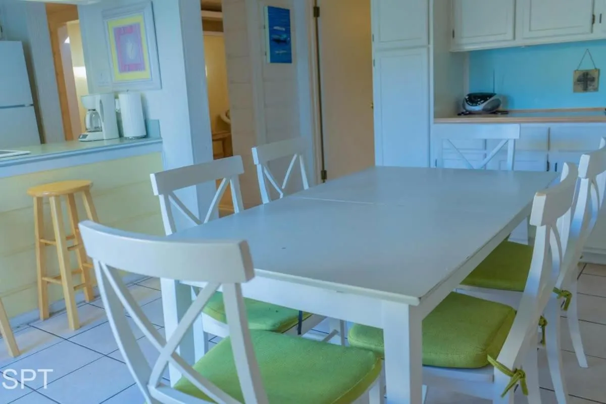 Dining area in Caribbean Vibes House