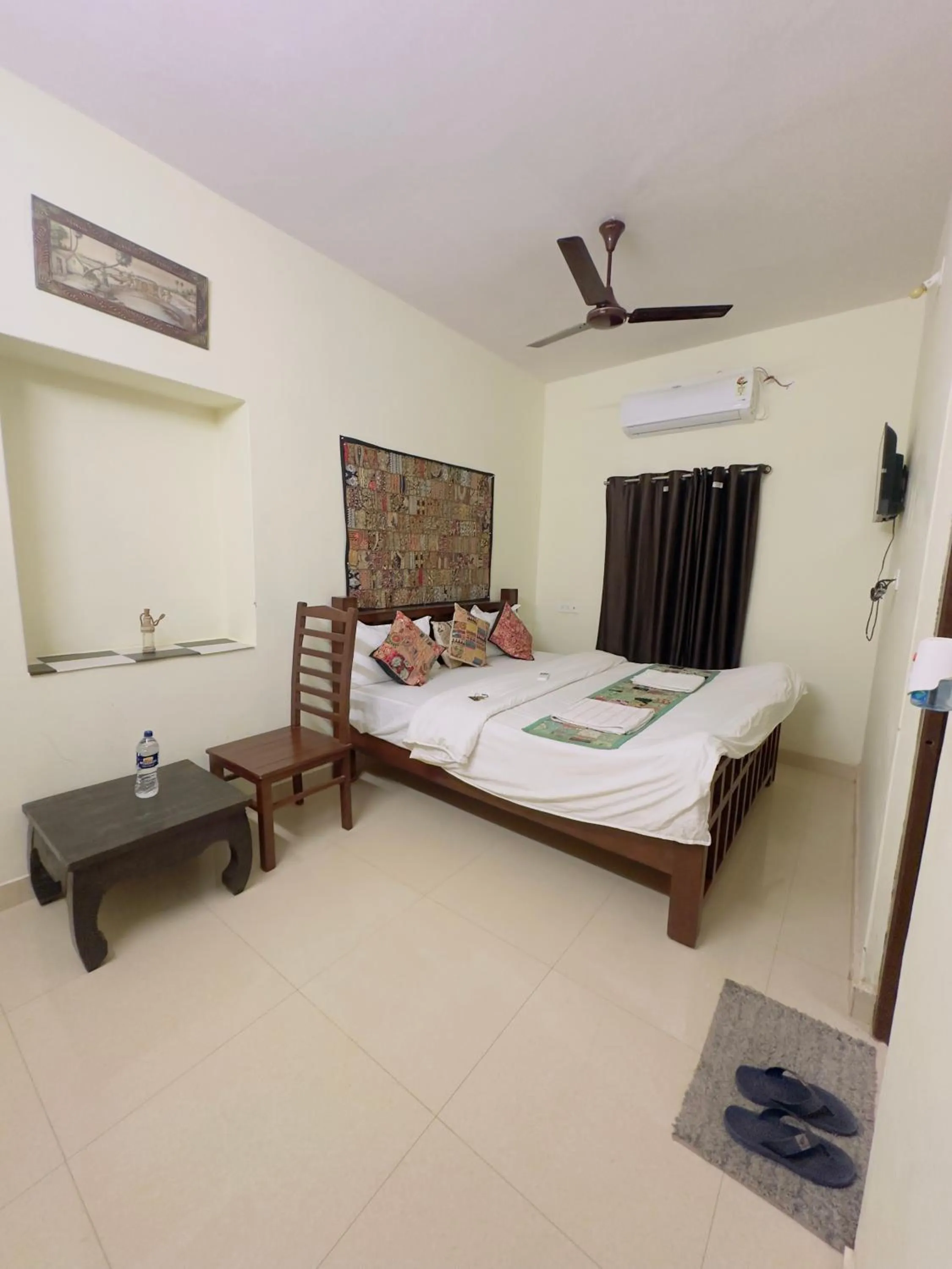 Shower, Bed in Relax Inn Jaisalmer