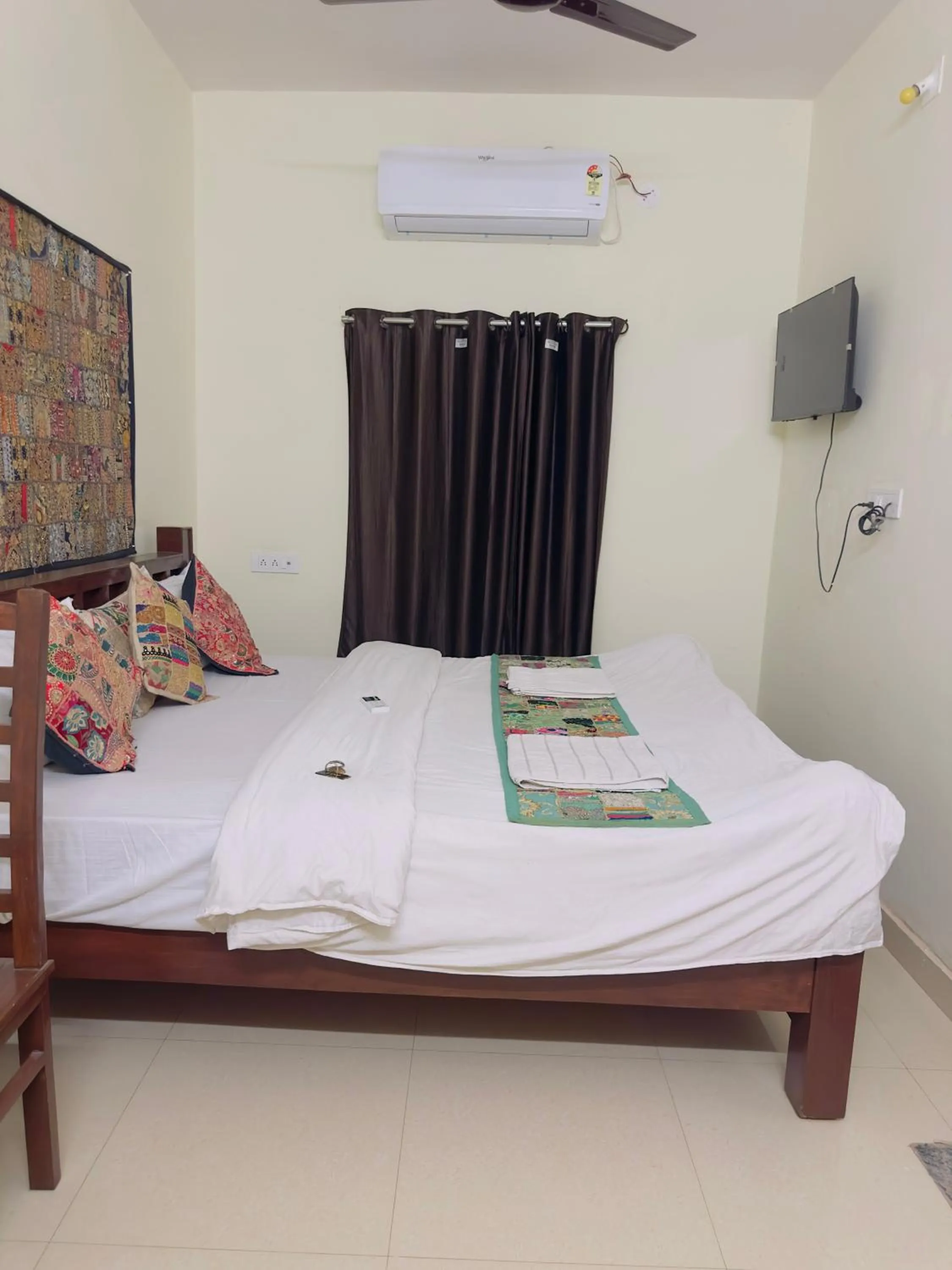 Shower, Bed in Relax Inn Jaisalmer