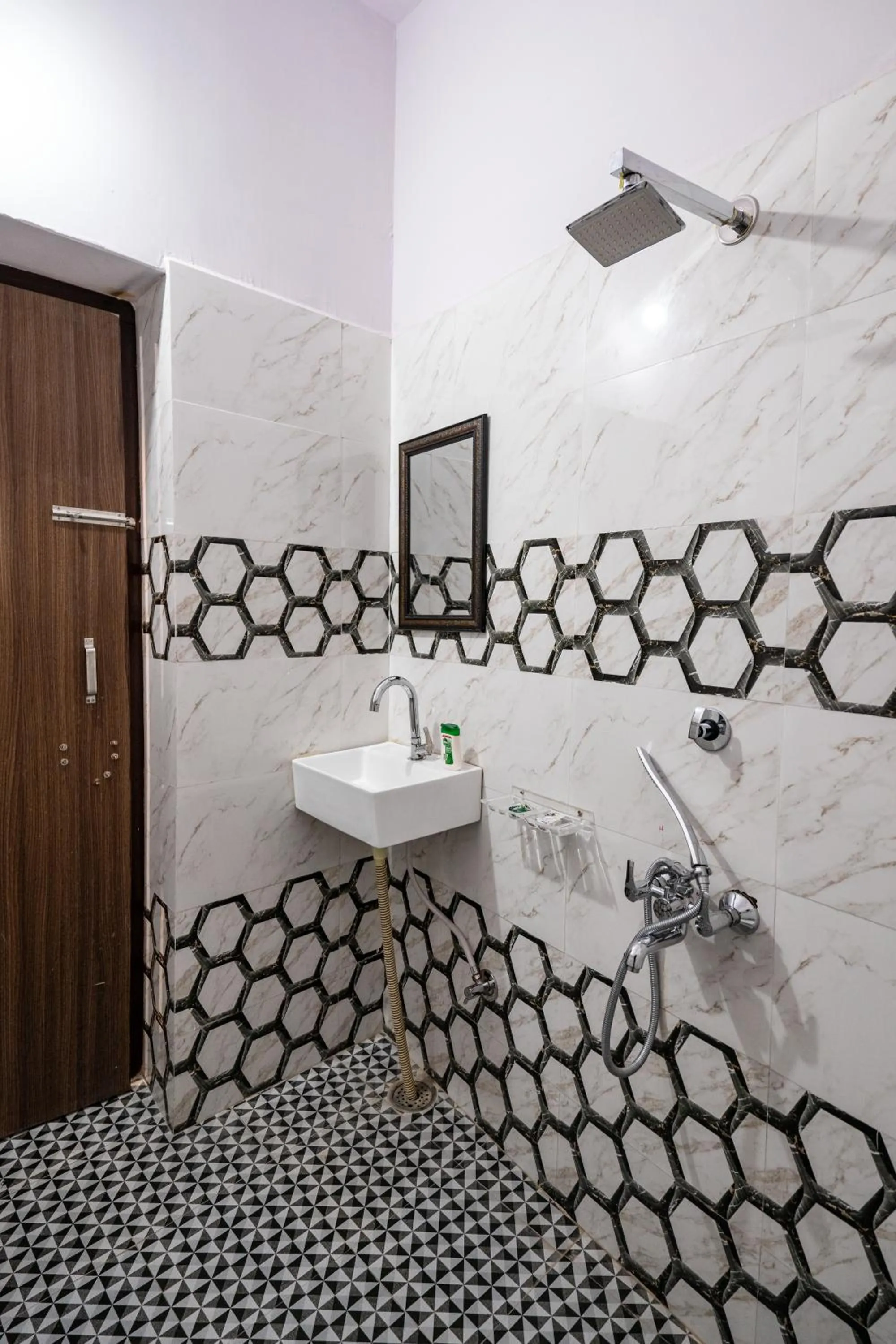 Shower in Relax Inn Jaisalmer