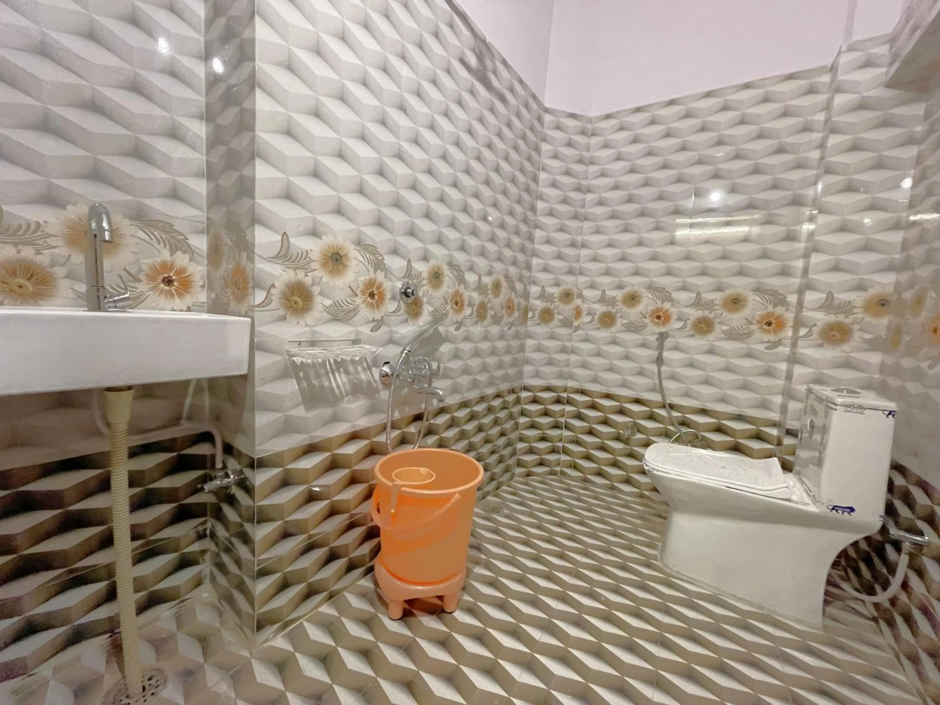 Shower in Relax Inn Jaisalmer
