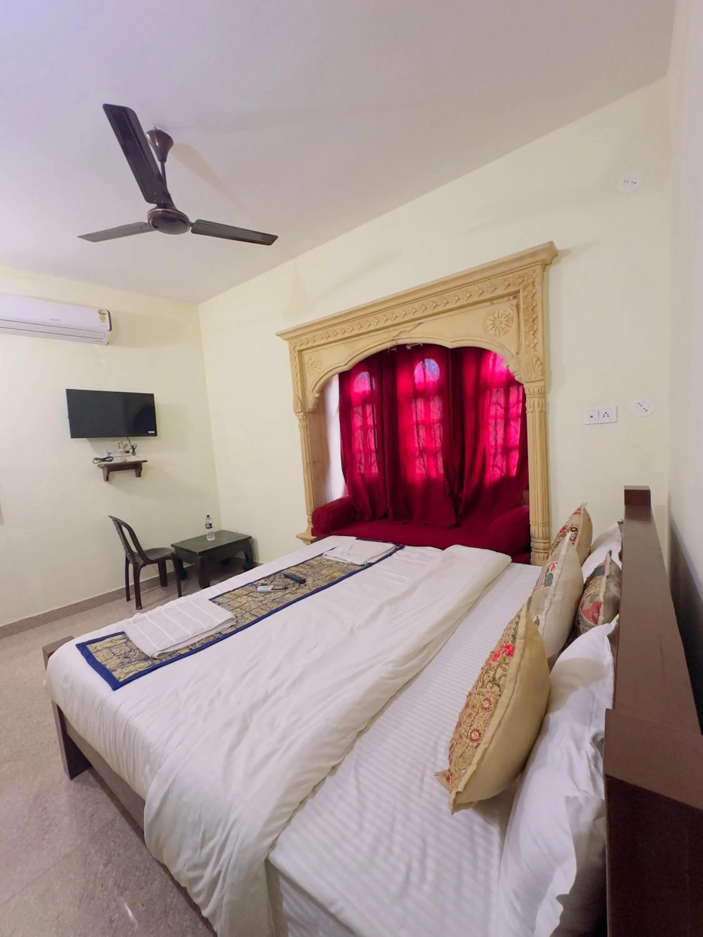 Communal lounge/ TV room, Bed in Relax Inn Jaisalmer
