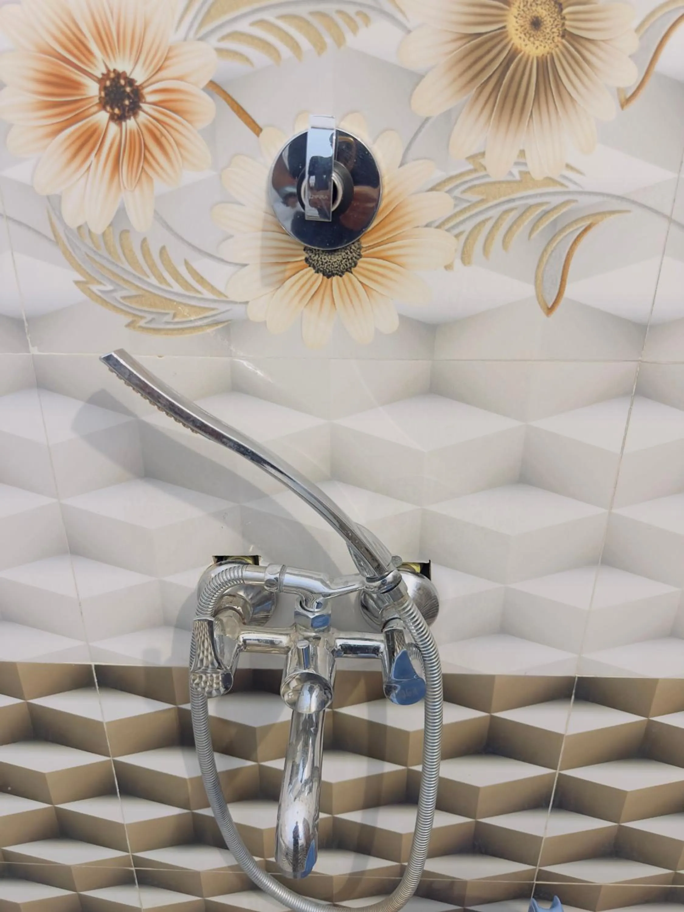 Shower in Relax Inn Jaisalmer