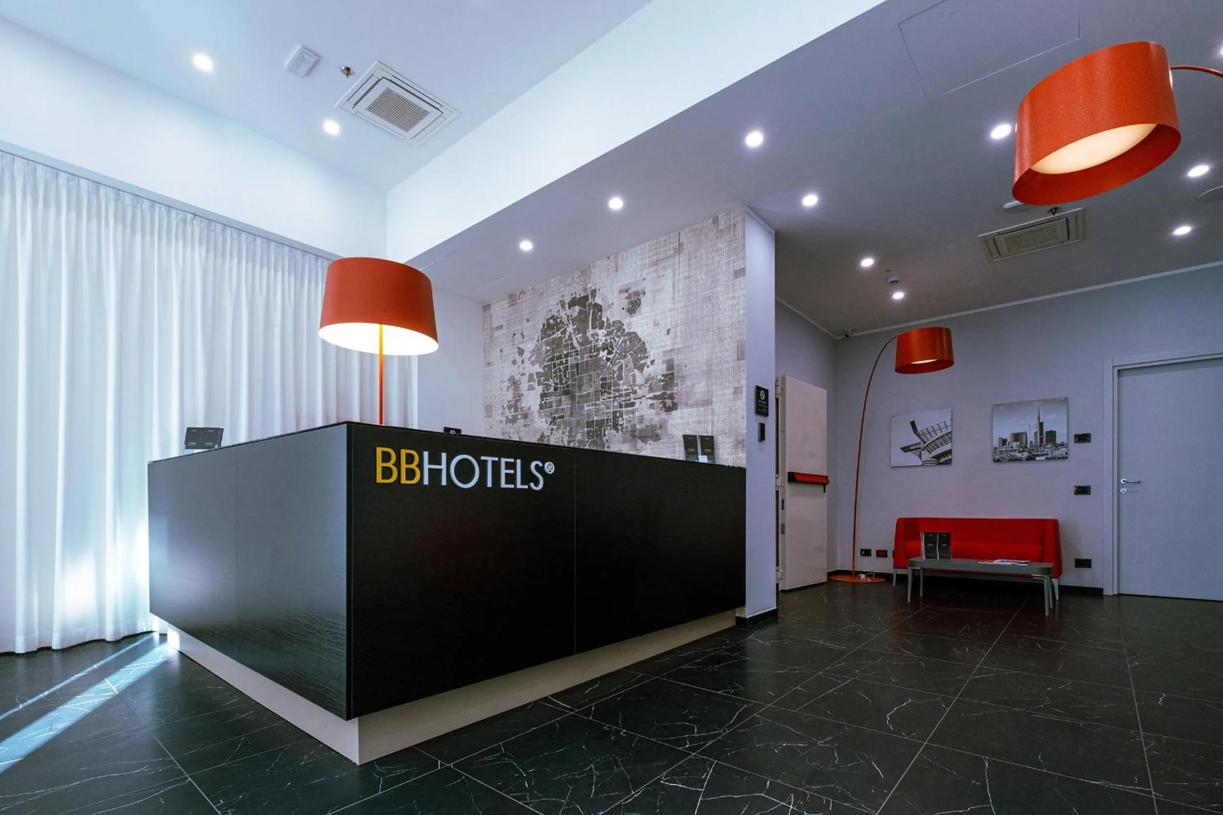 Lobby or reception in BB Hotels Smarthotel Duomo