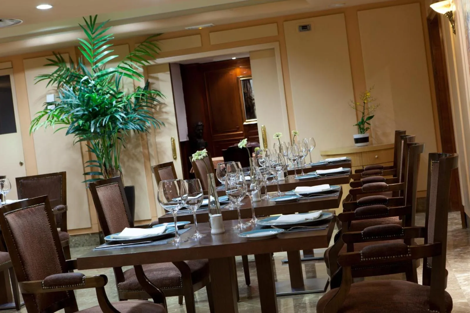 Restaurant/places to eat in Agumar