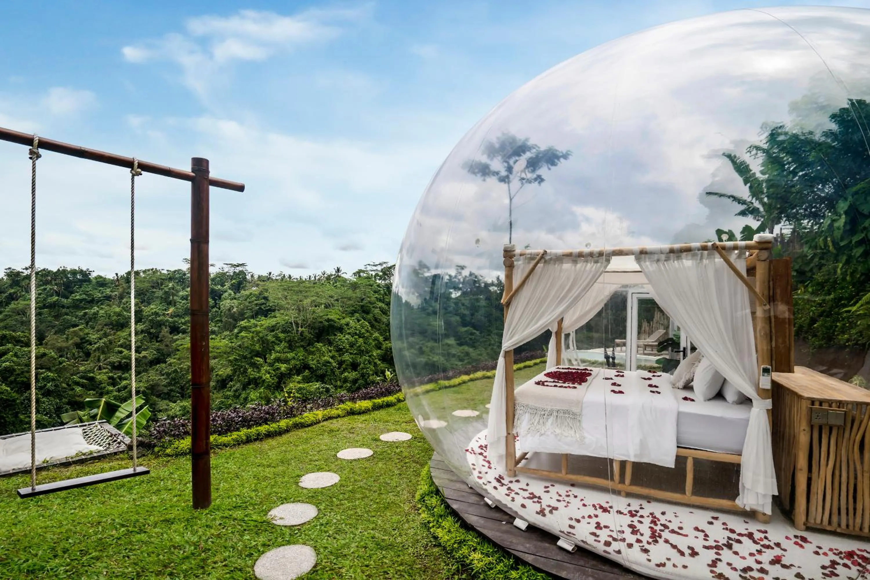 Bed in Bubble Hotel Bali Ubud - Adults Only