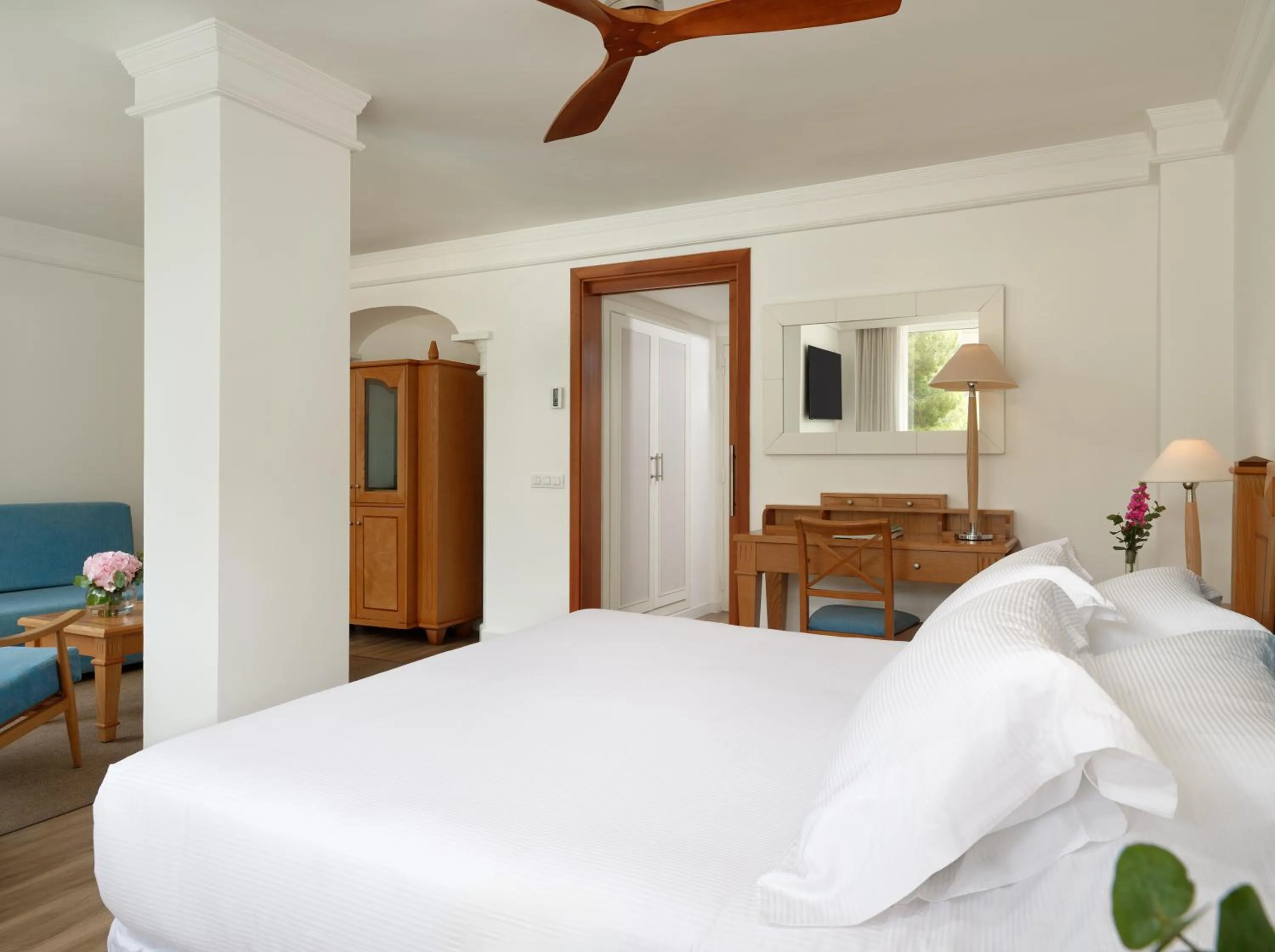 Bedroom, Bed in Boutique Hotel H10 Blue Mar - Adults Only