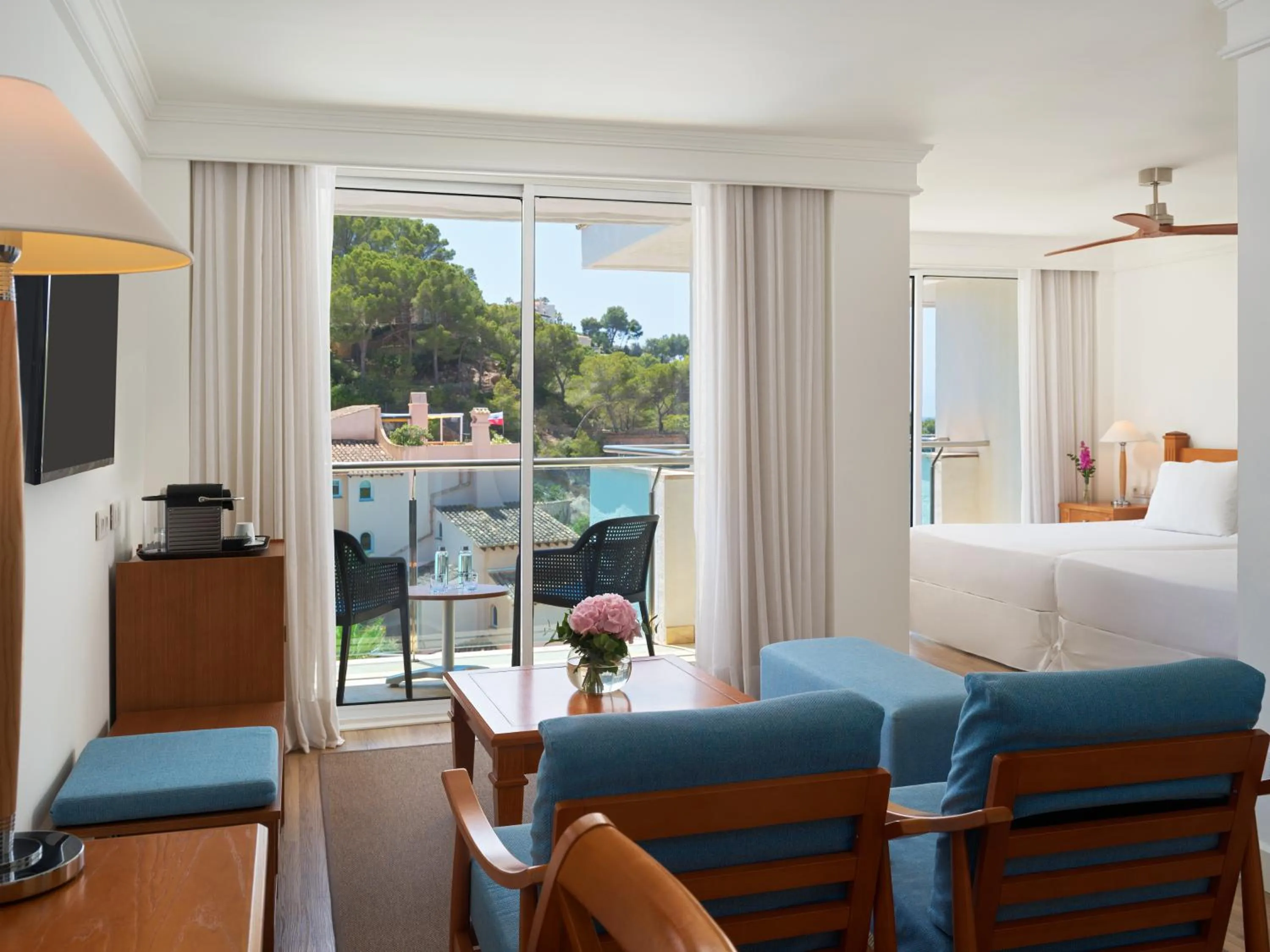 Living room in Boutique Hotel H10 Blue Mar - Adults Only