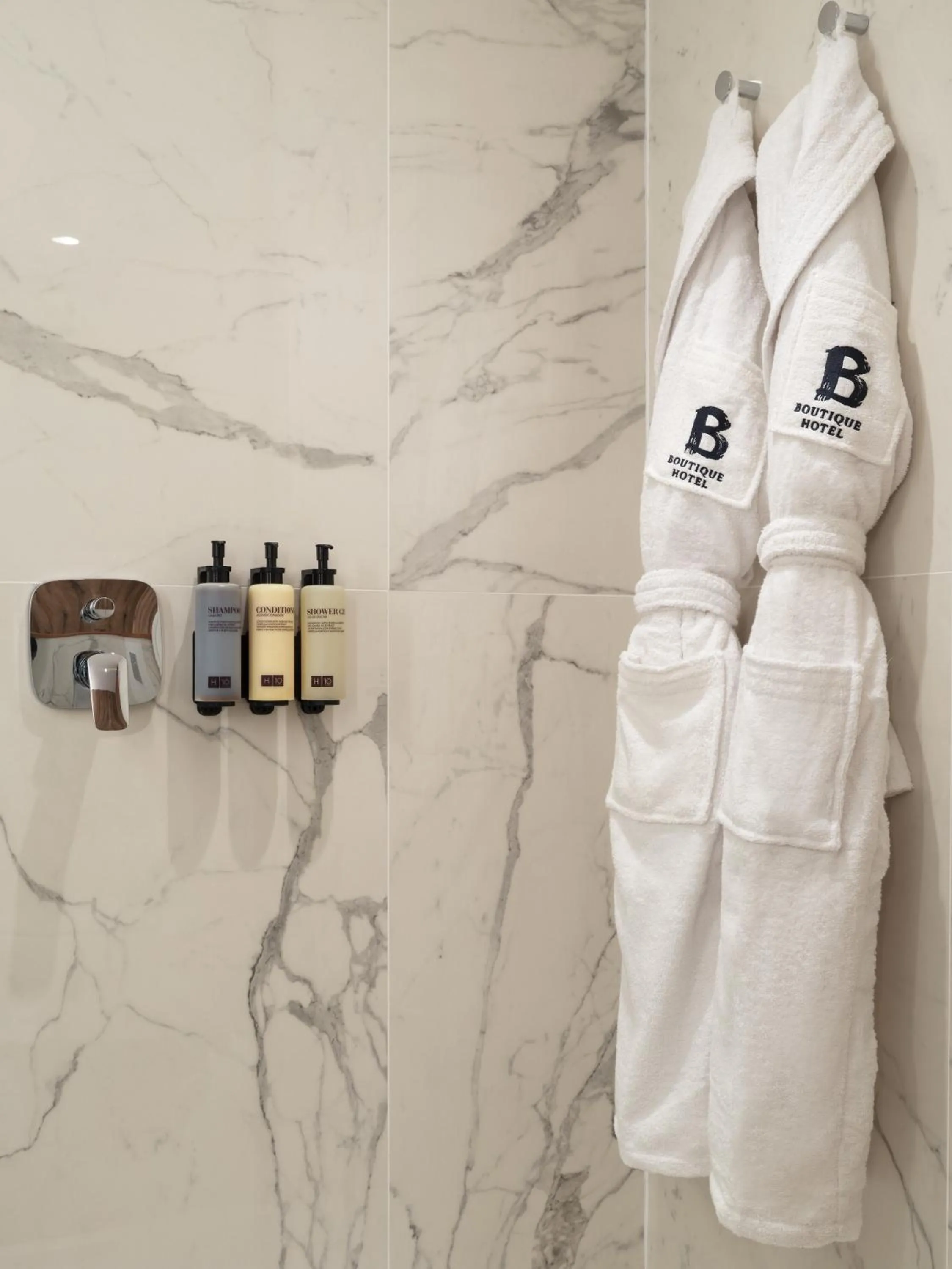 Bathroom in Boutique Hotel H10 Blue Mar - Adults Only