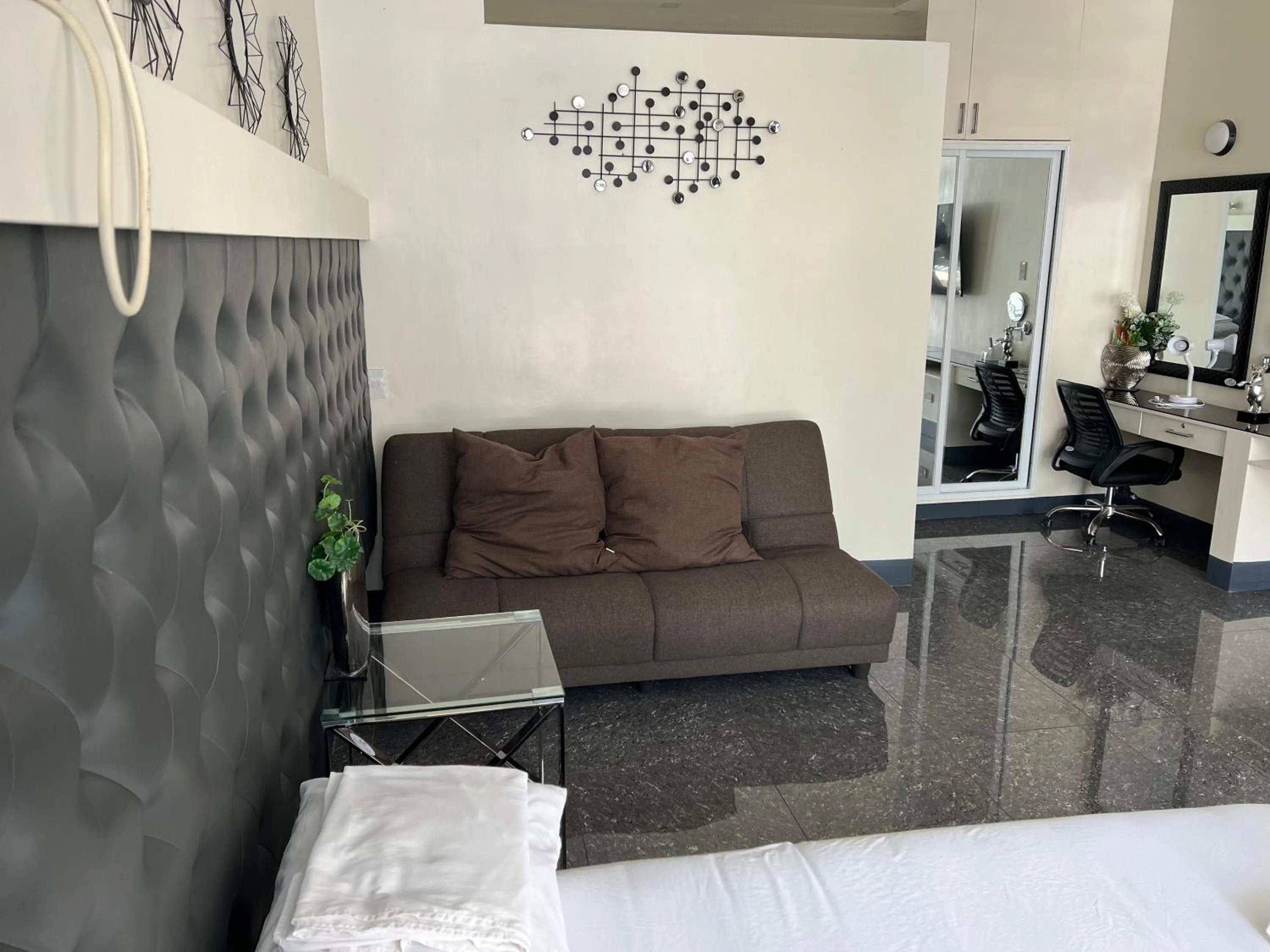 Bed in Dampa Poolside Events & Accommodation