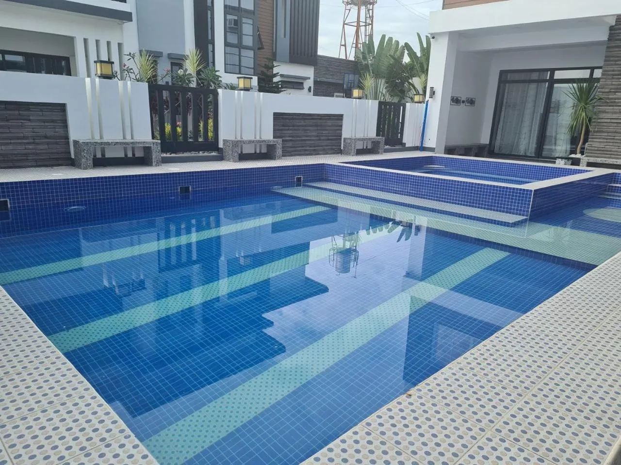 Day in Dampa Poolside Events & Accommodation