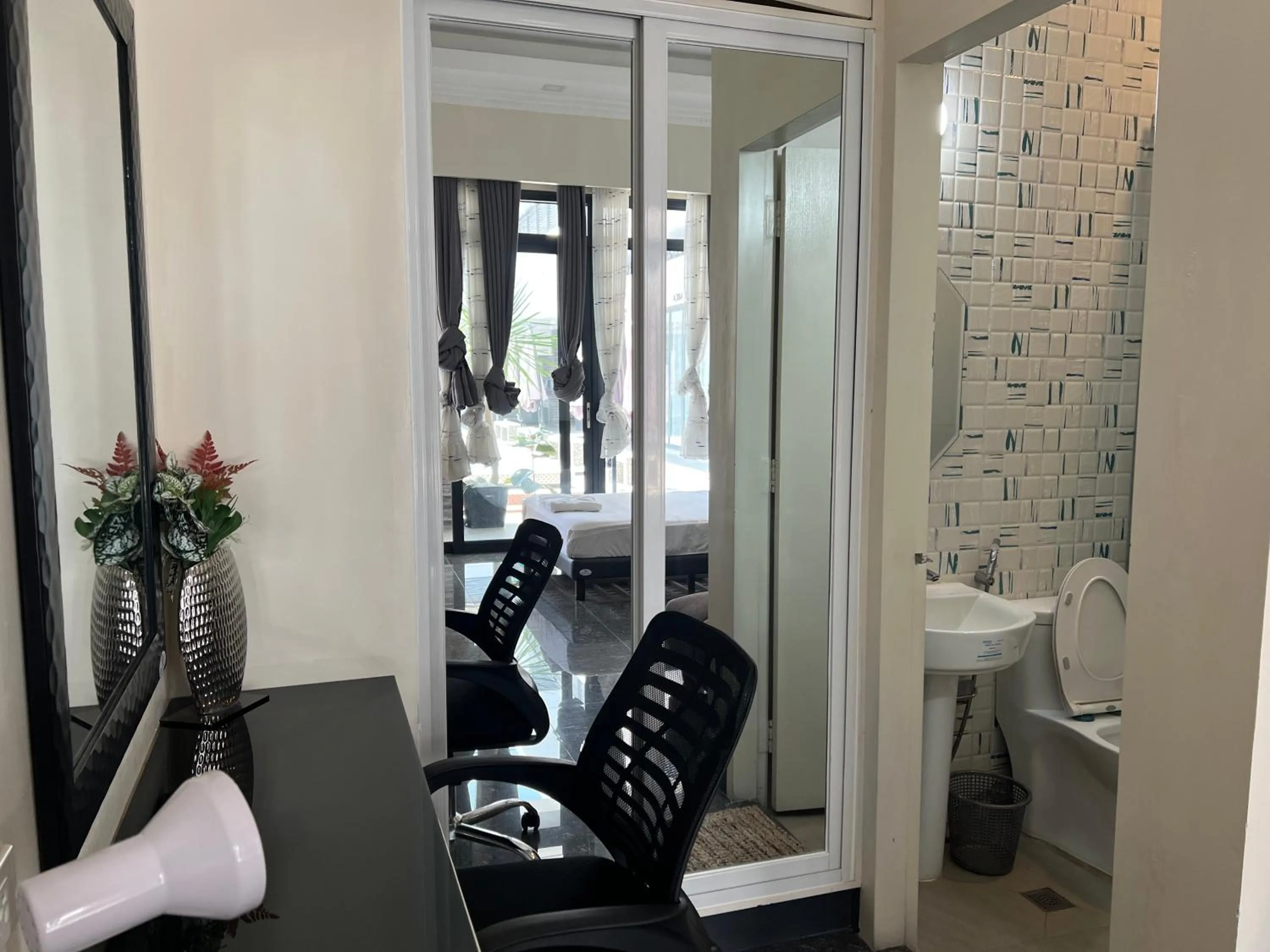 Toilet in Dampa Poolside Events & Accommodation