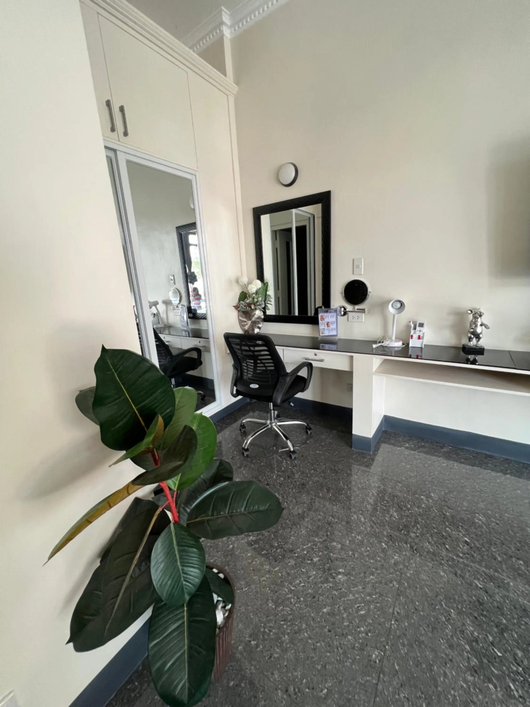 hair dresser in Dampa Poolside Events & Accommodation