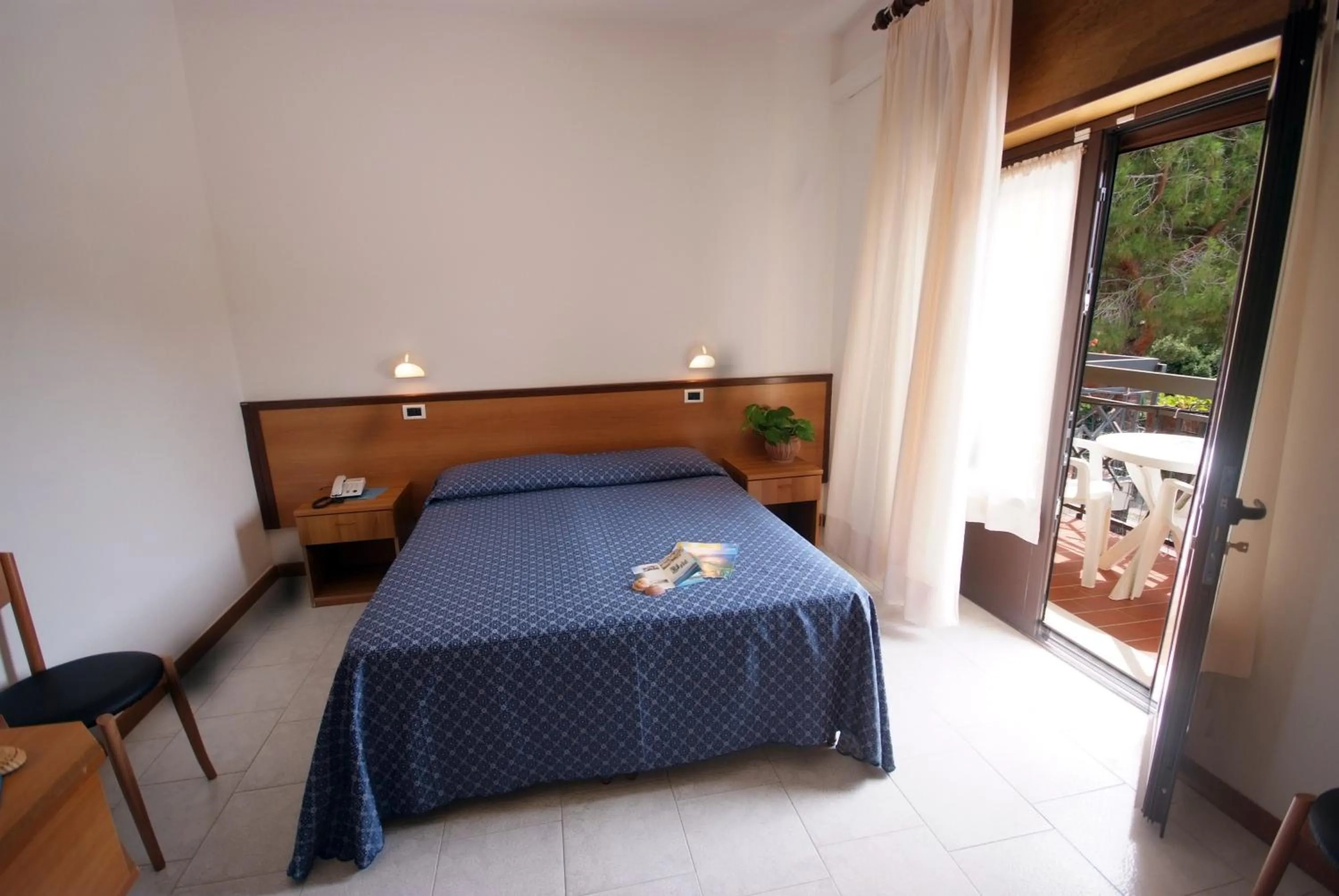 Photo of the whole room in Hotel Lilly